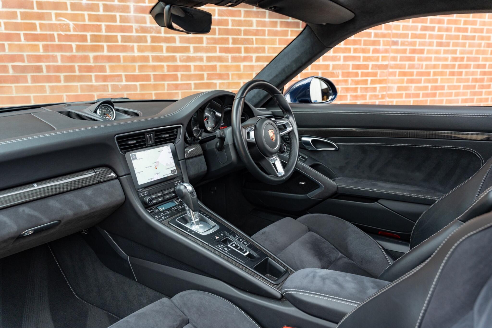 Porsche 911 view 9