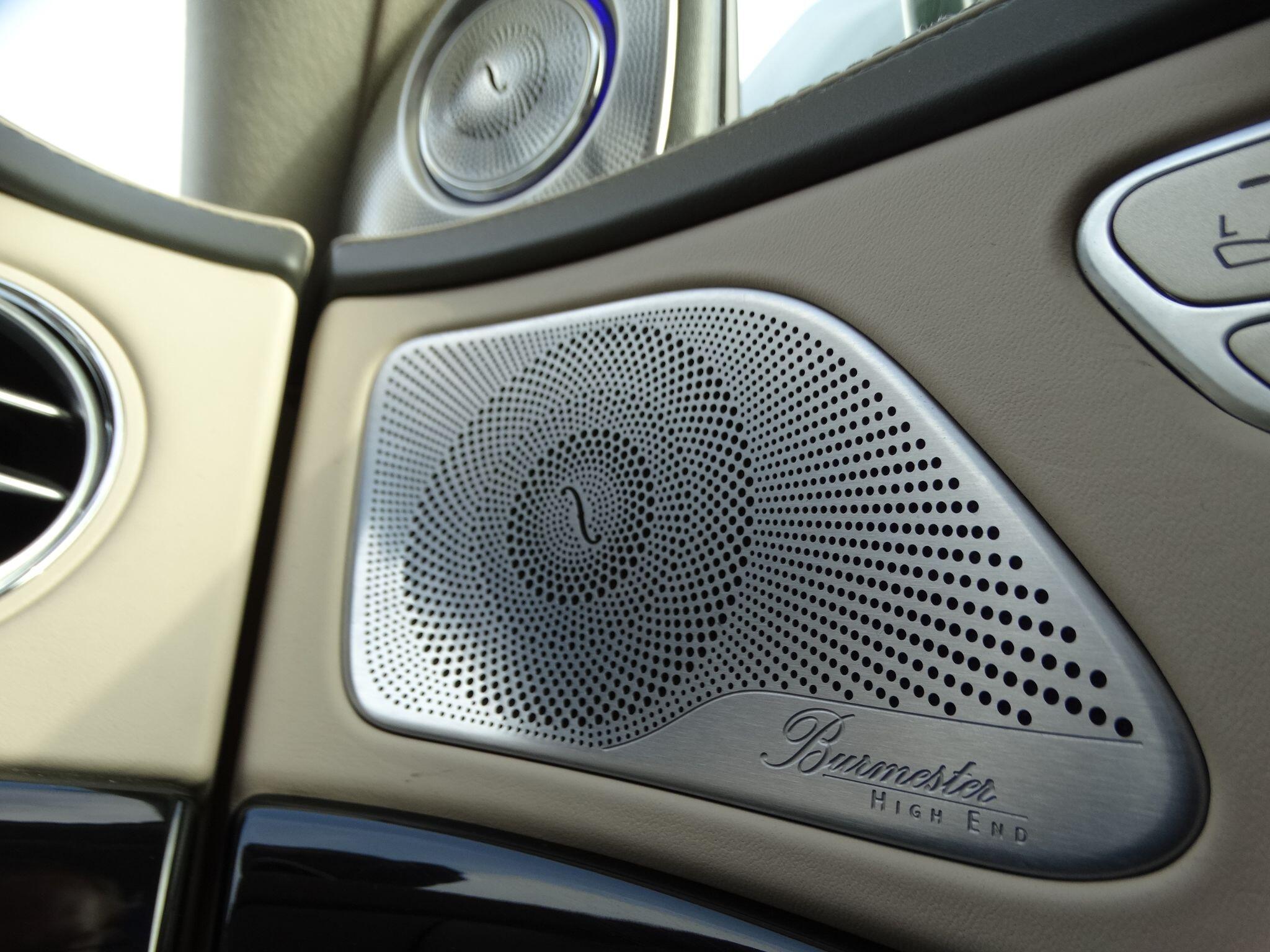 Mercedes-Benz Maybach S Class view 32