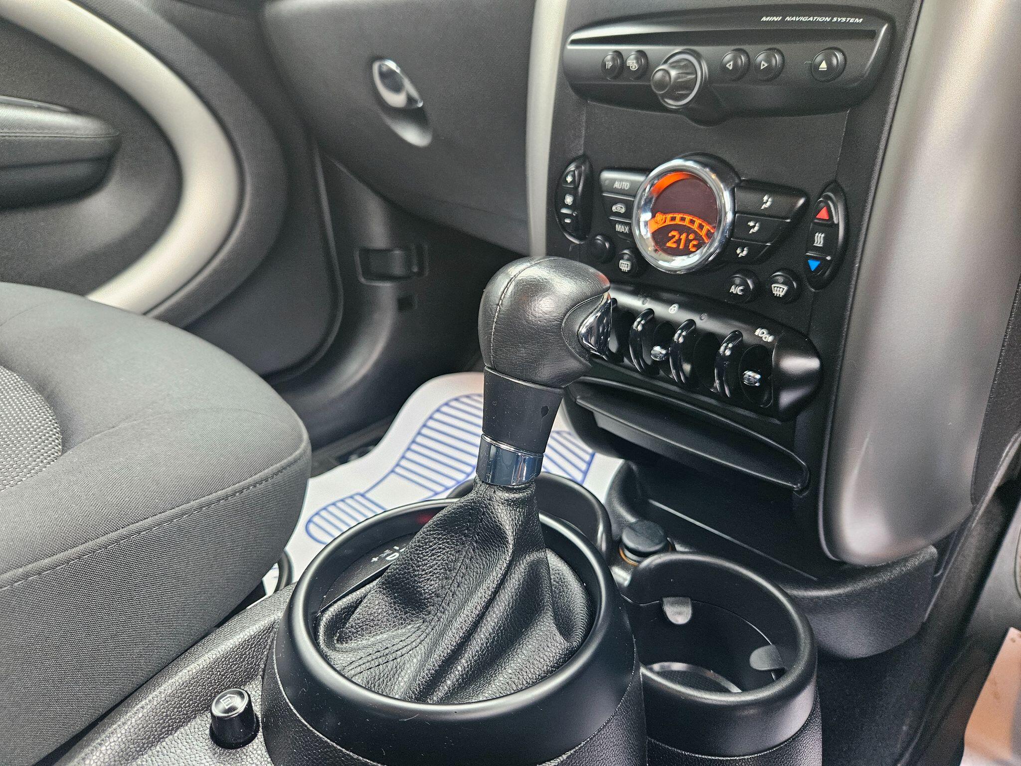 2016 MINI Countryman image 30