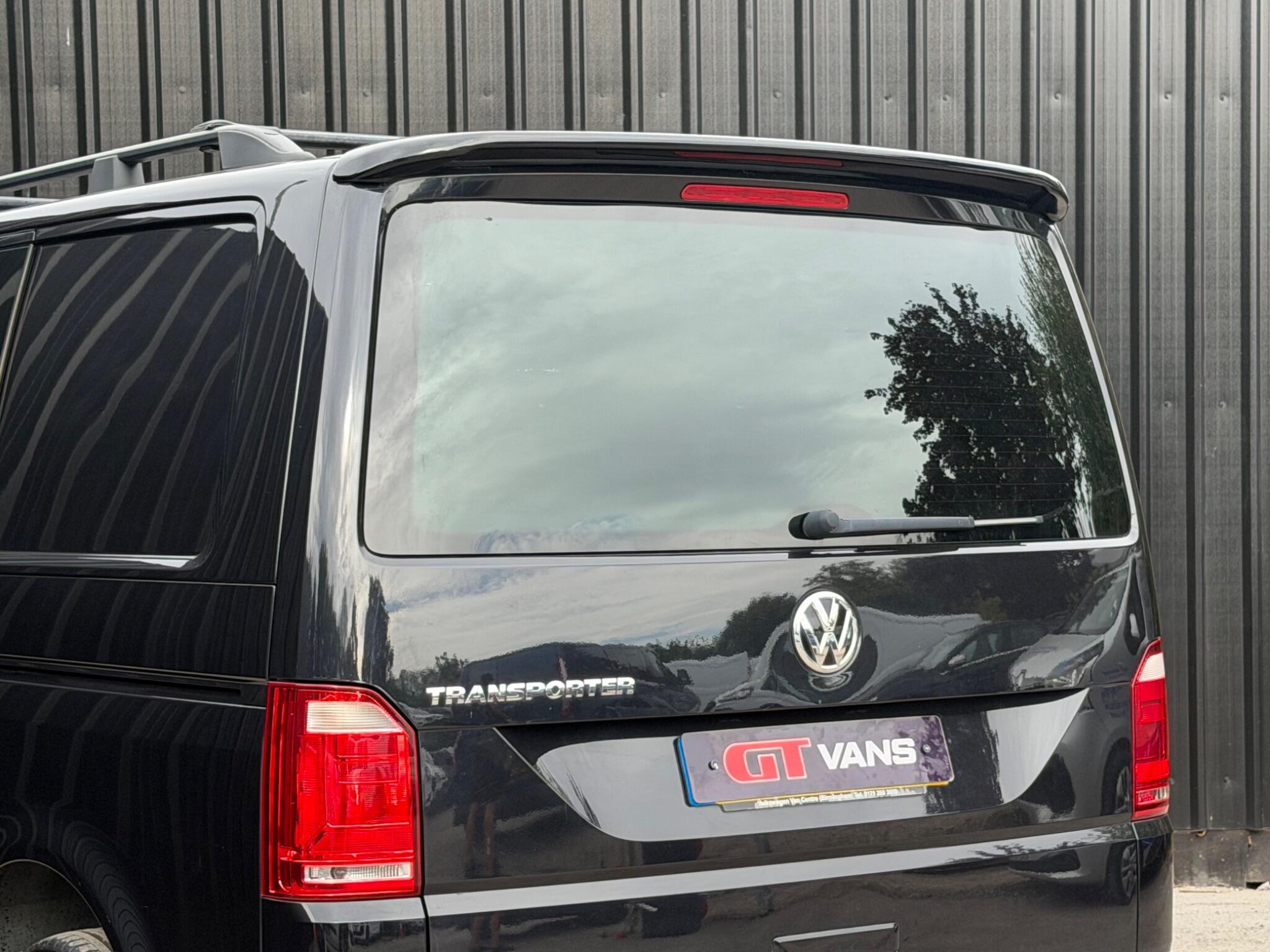 Volkswagen Transporter view 17
