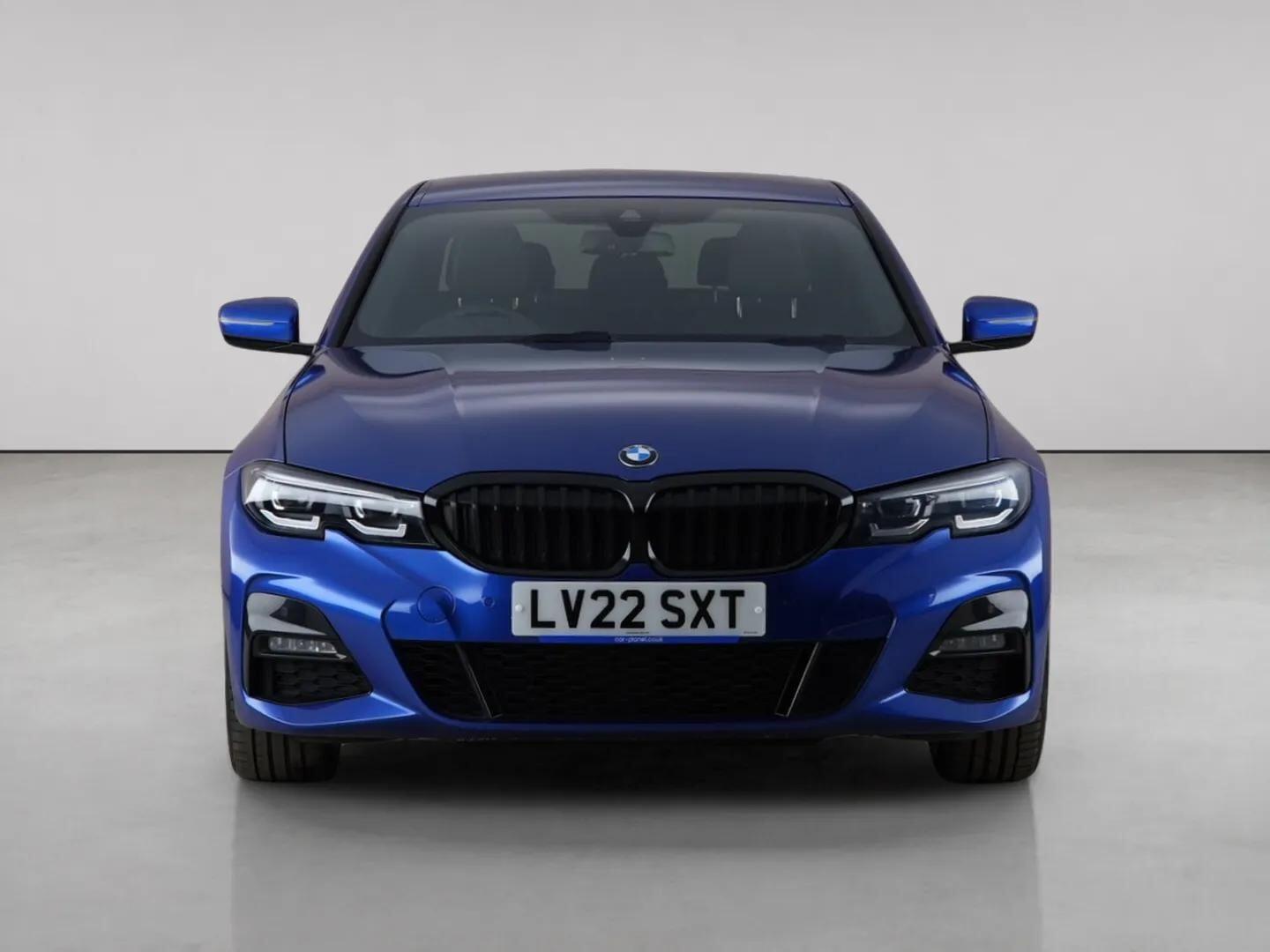 BMW 3 Series view 5