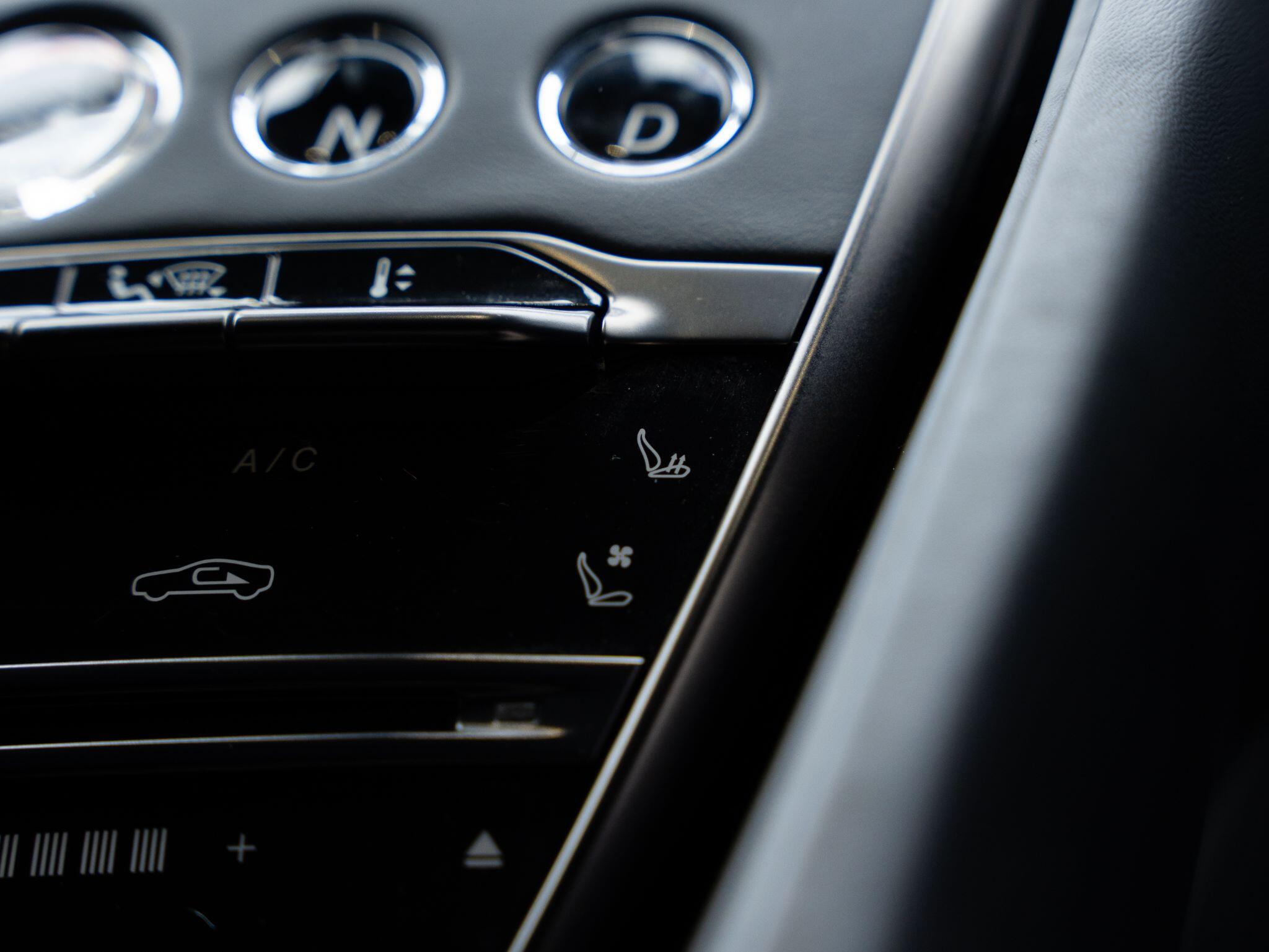Aston Martin DB11 view 22