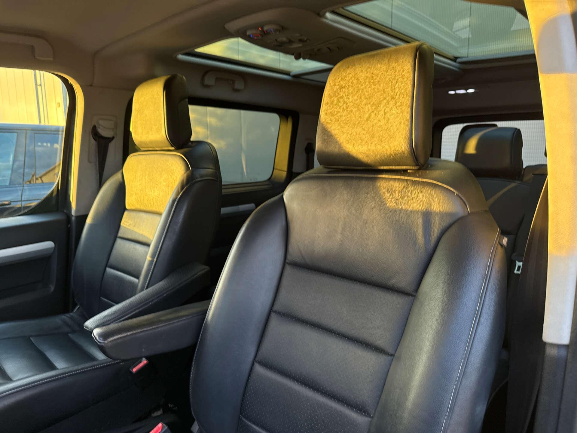 Peugeot Traveller view 39
