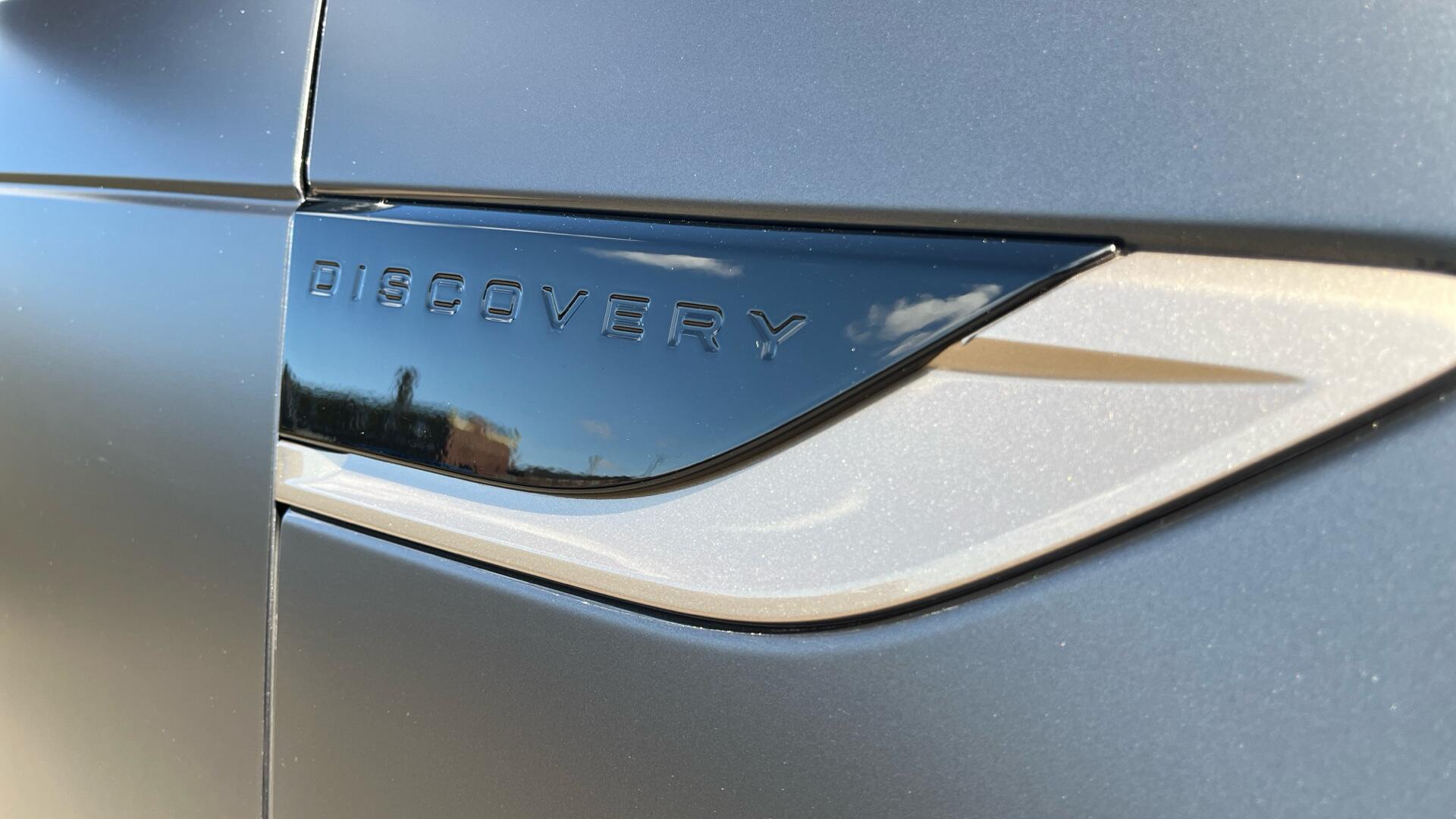 Land Rover Discovery view 70