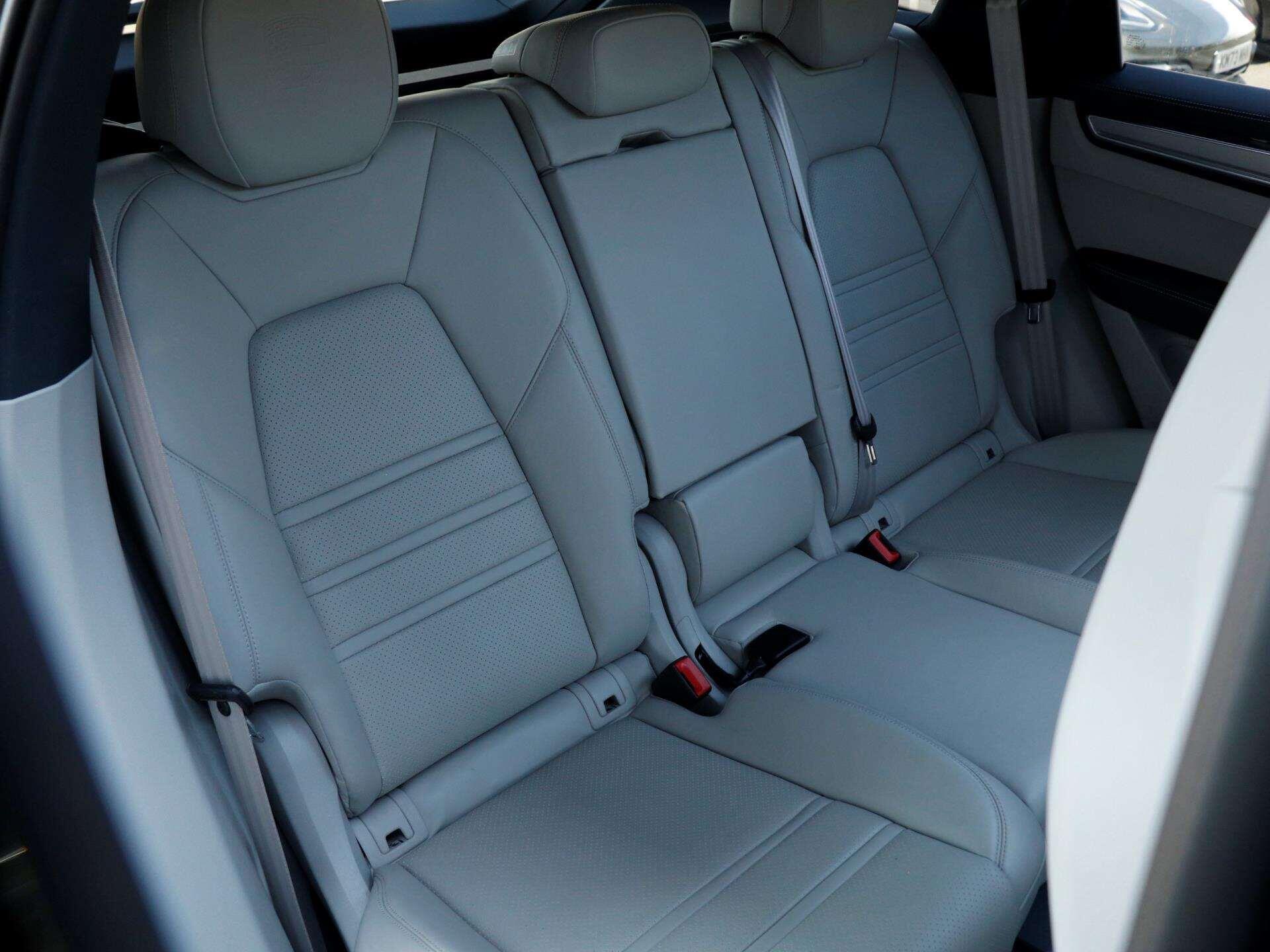 Porsche Cayenne view 26
