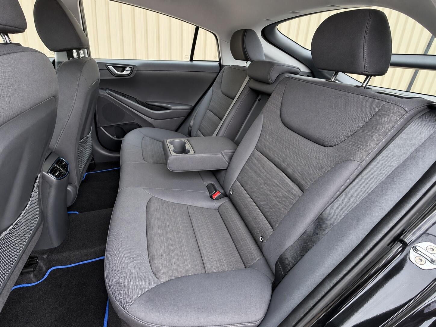 Hyundai Ioniq view 17