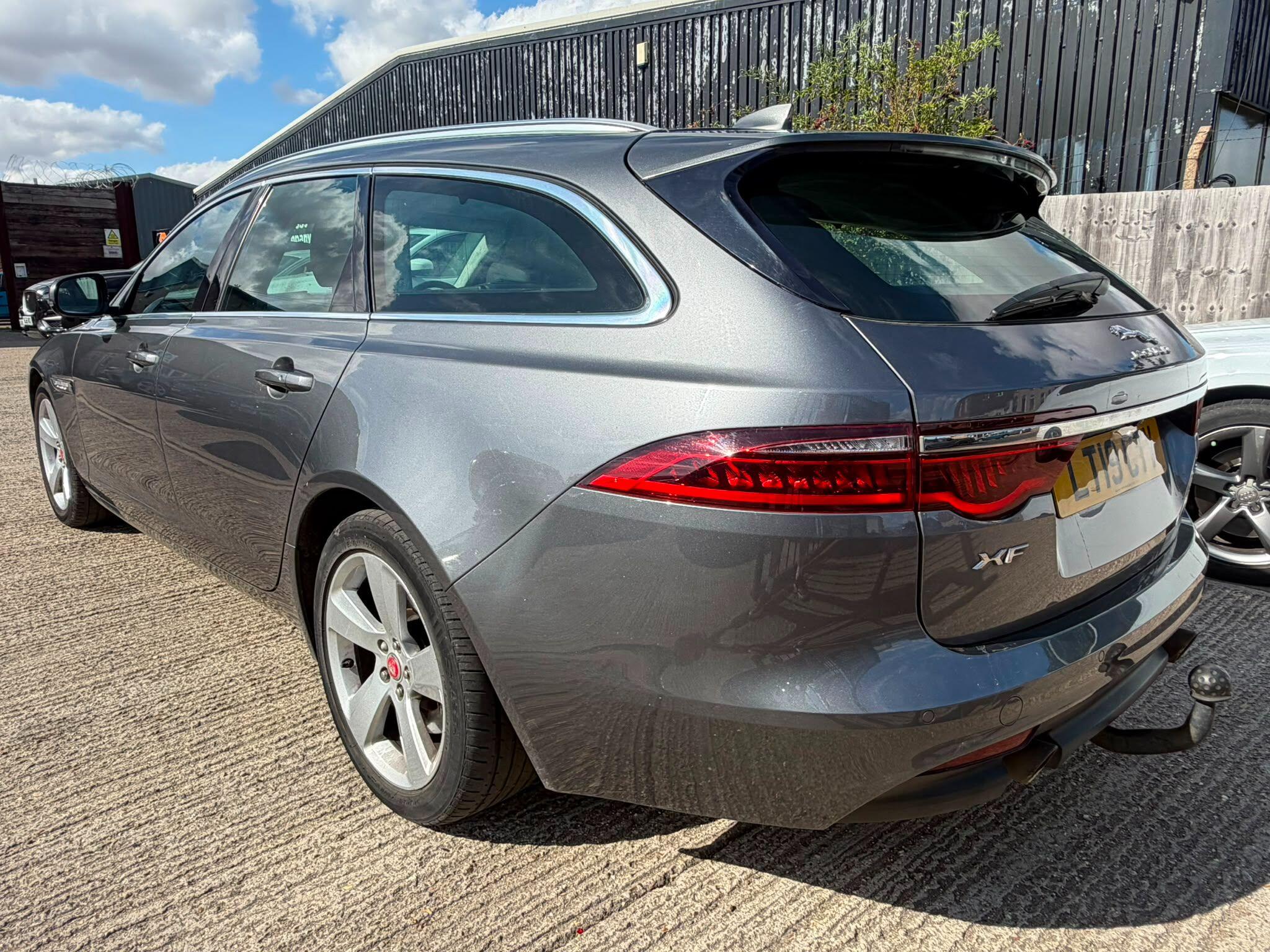 Jaguar XF view 4