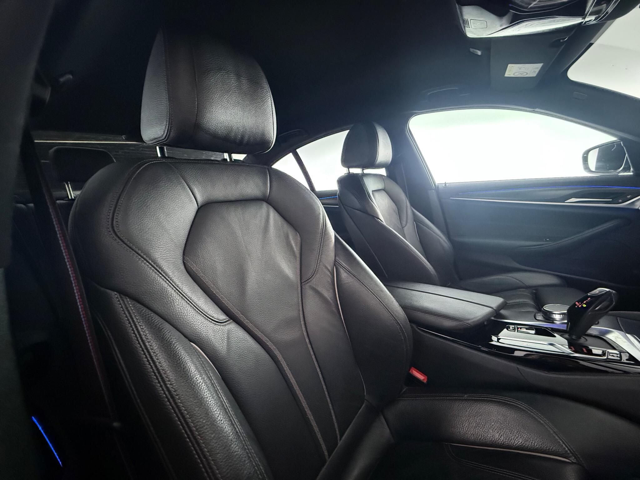 BMW 5 Series view 27