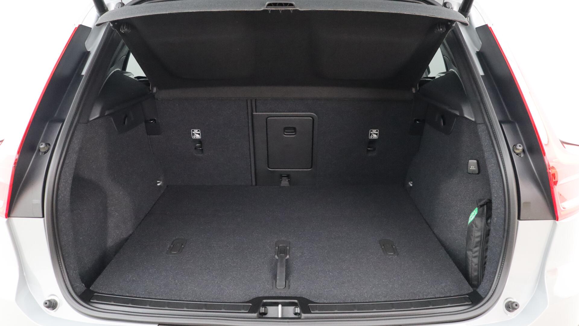 Volvo XC40 view 13