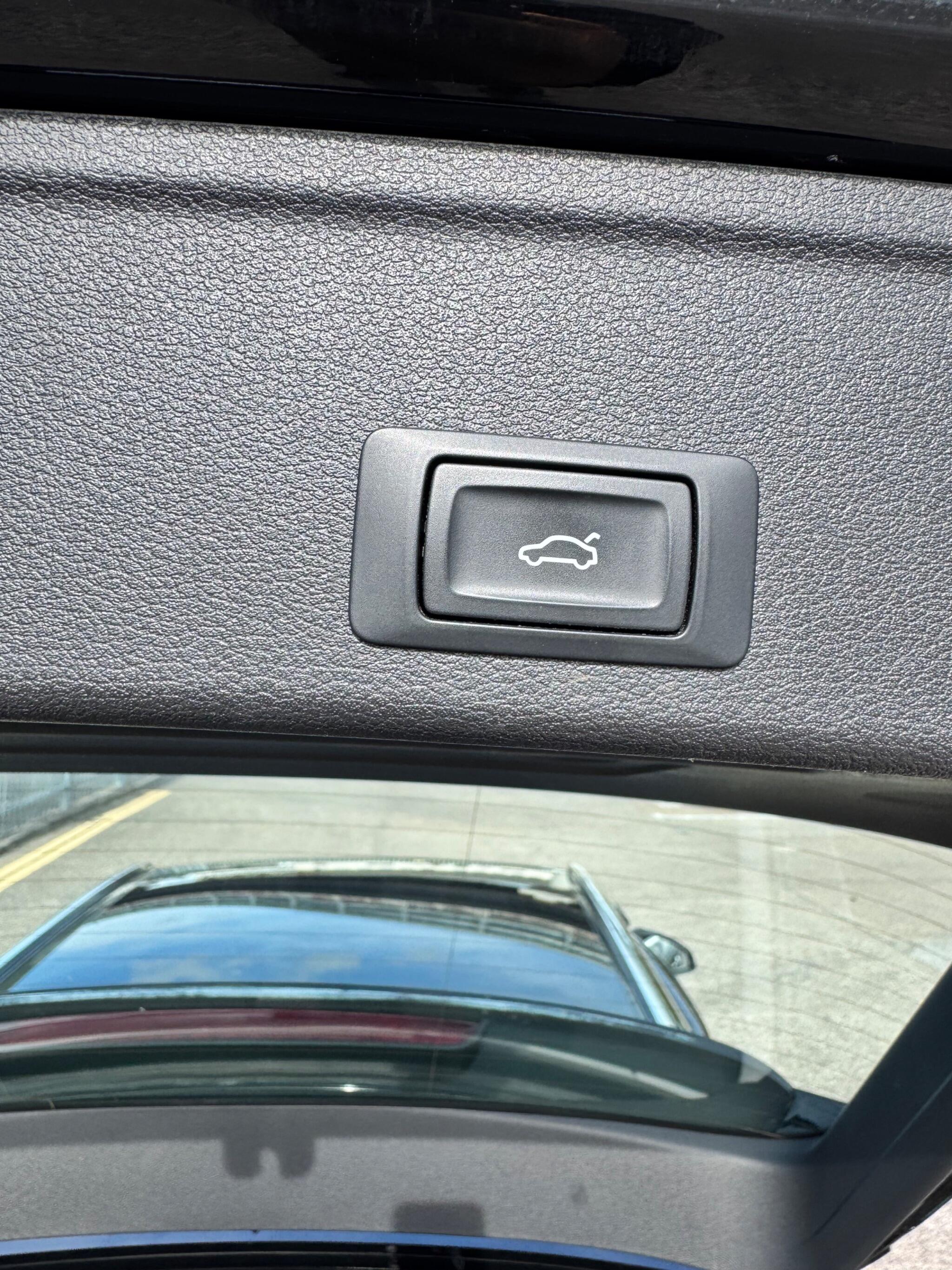 Audi A4 view 32