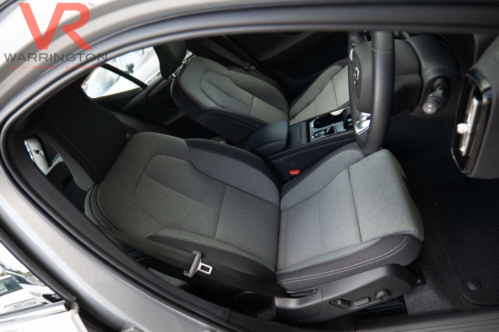 Volvo XC40 view 23