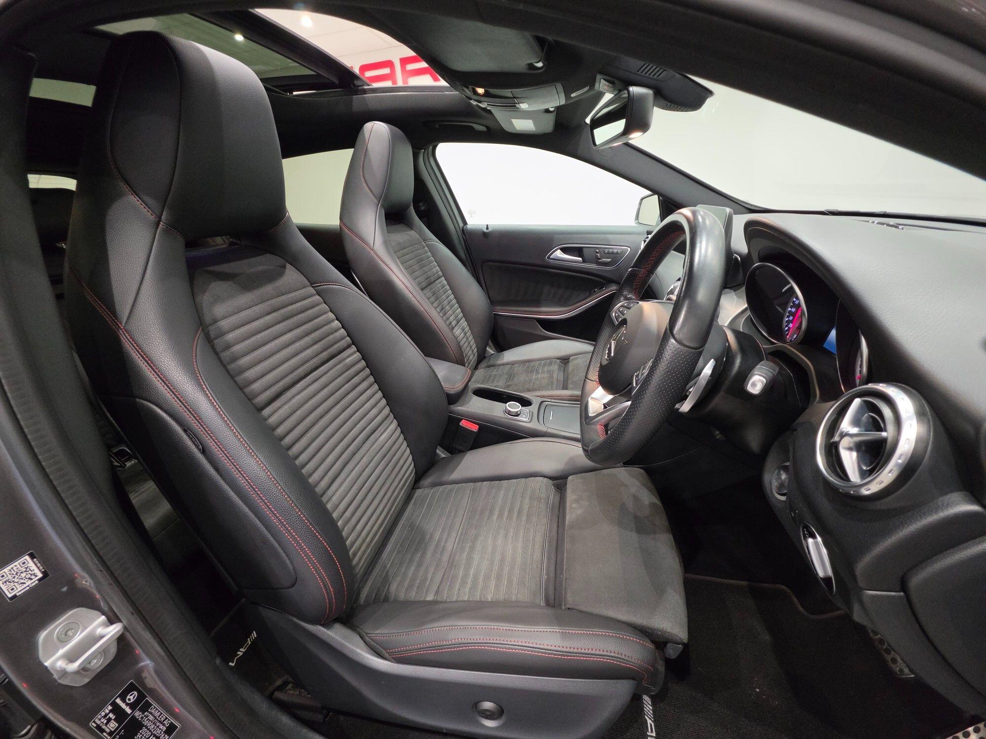 Mercedes-Benz GLA view 24