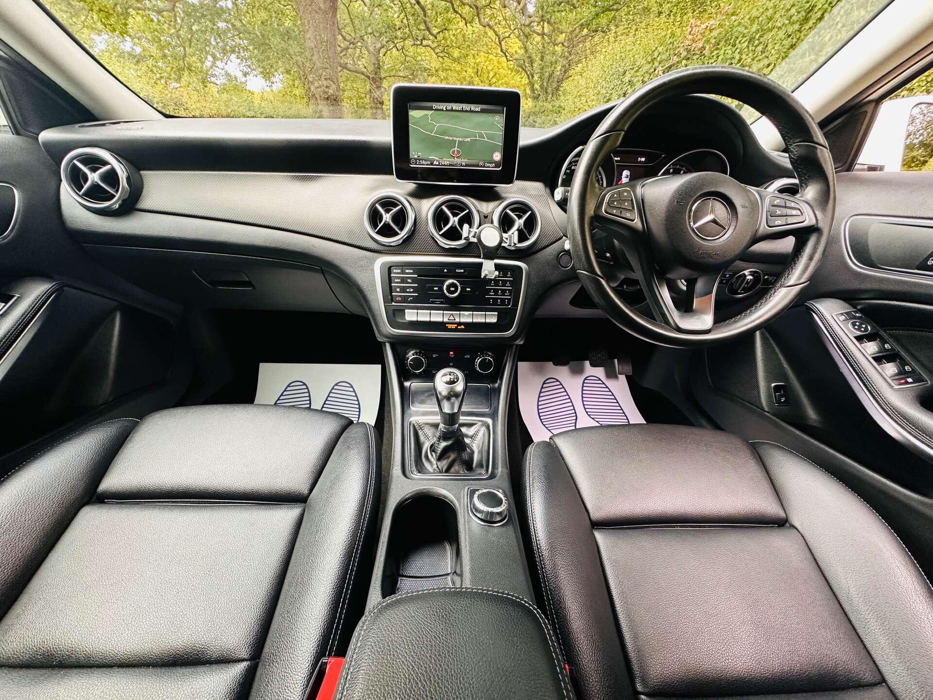 Mercedes-Benz Gla view 9