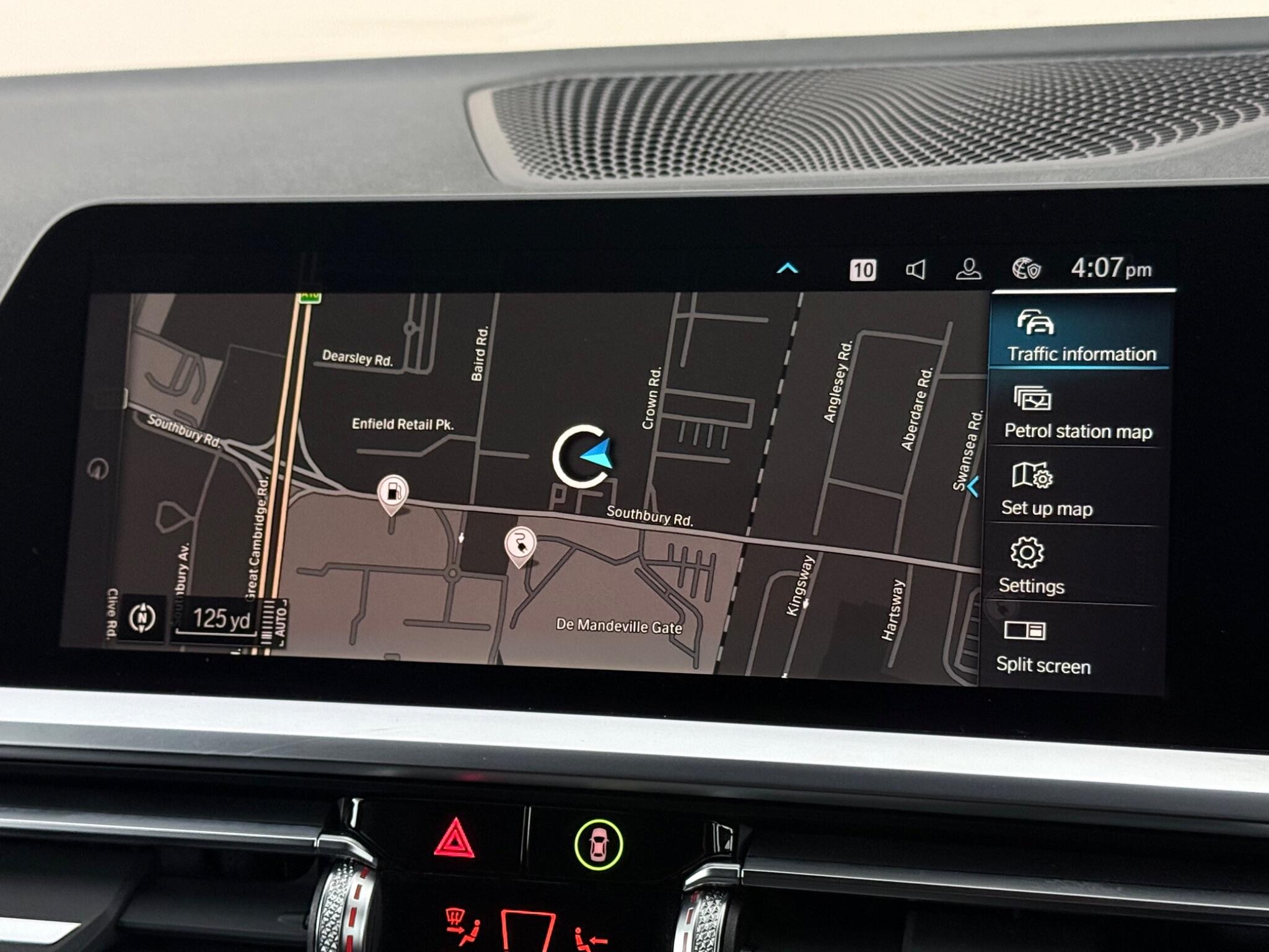 BMW 3 Series view 22