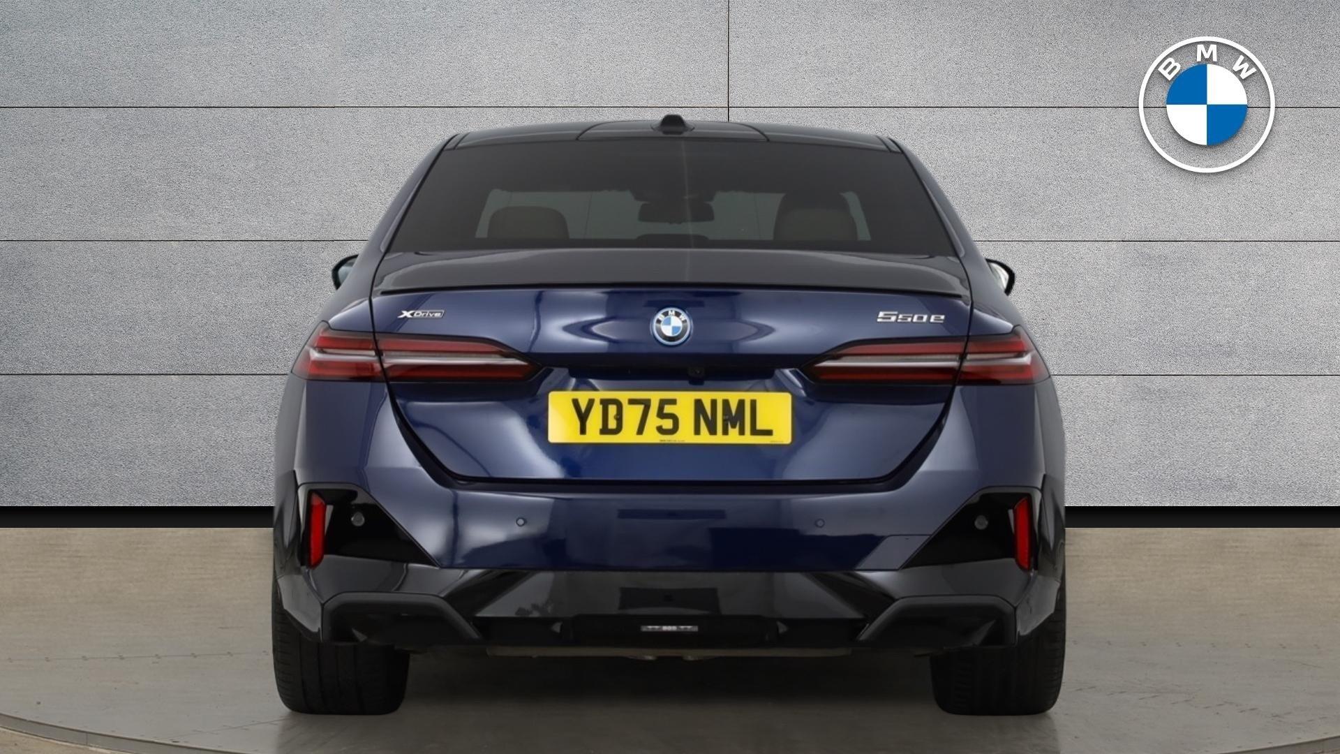 BMW 5 Series view 15