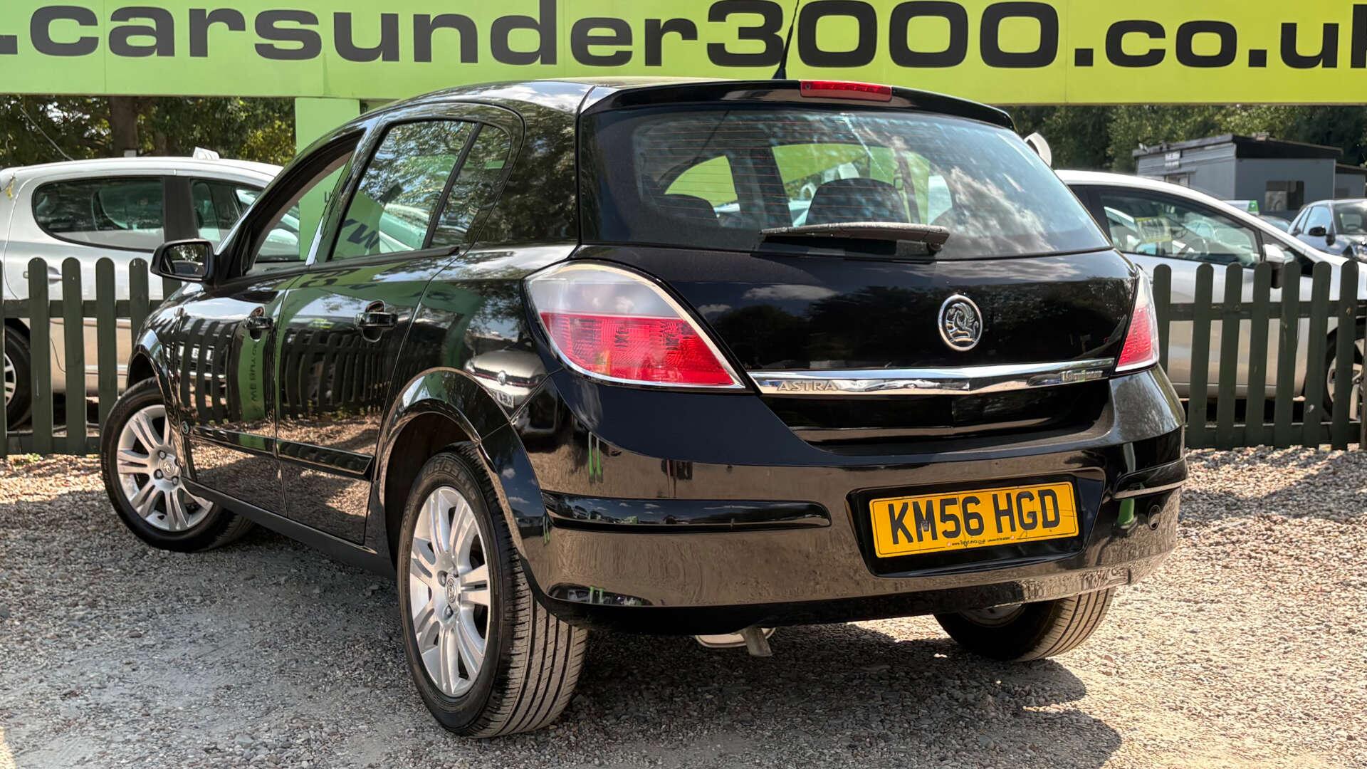 Vauxhall Astra view 4