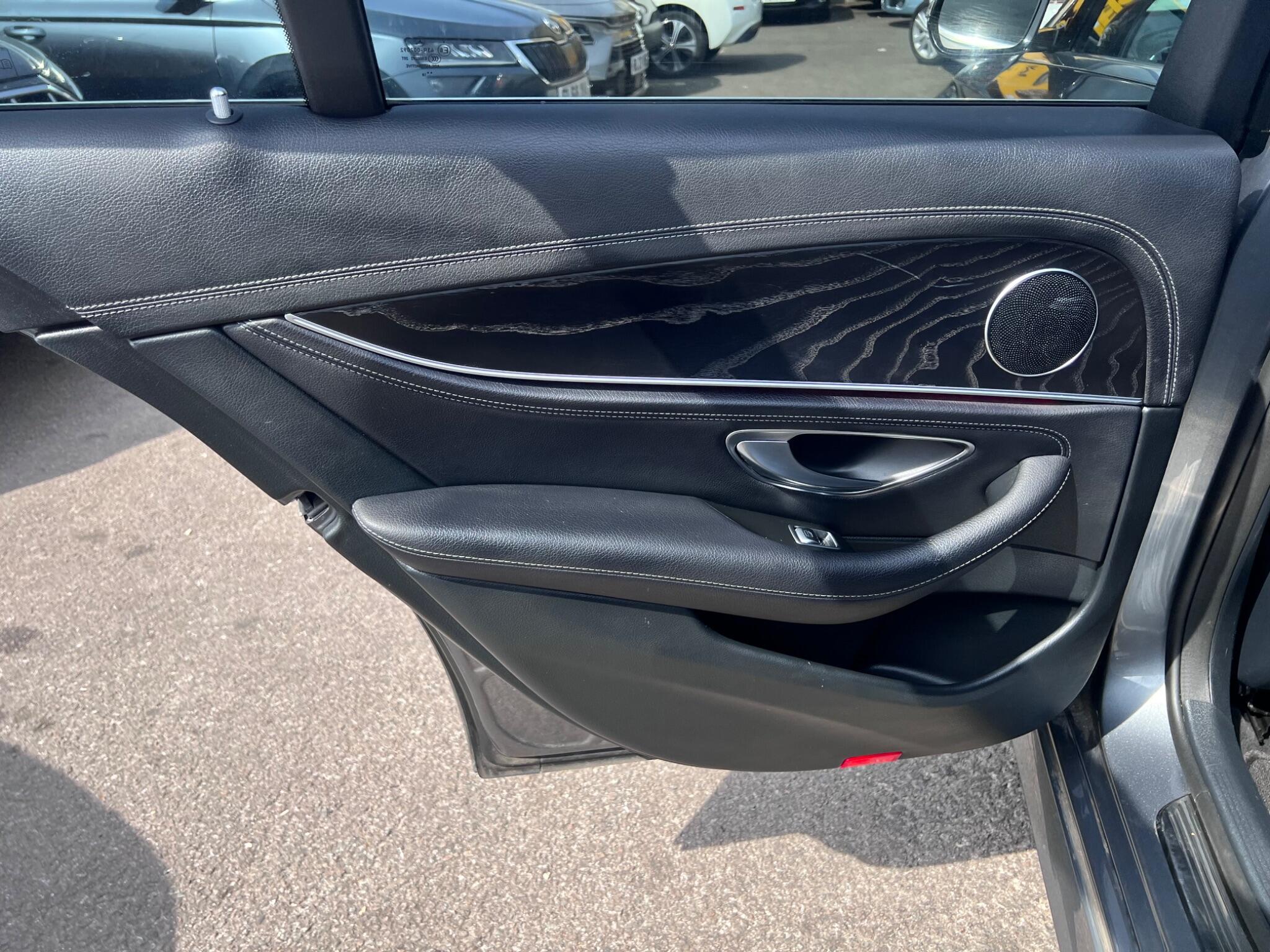 Mercedes-Benz E Class view 32