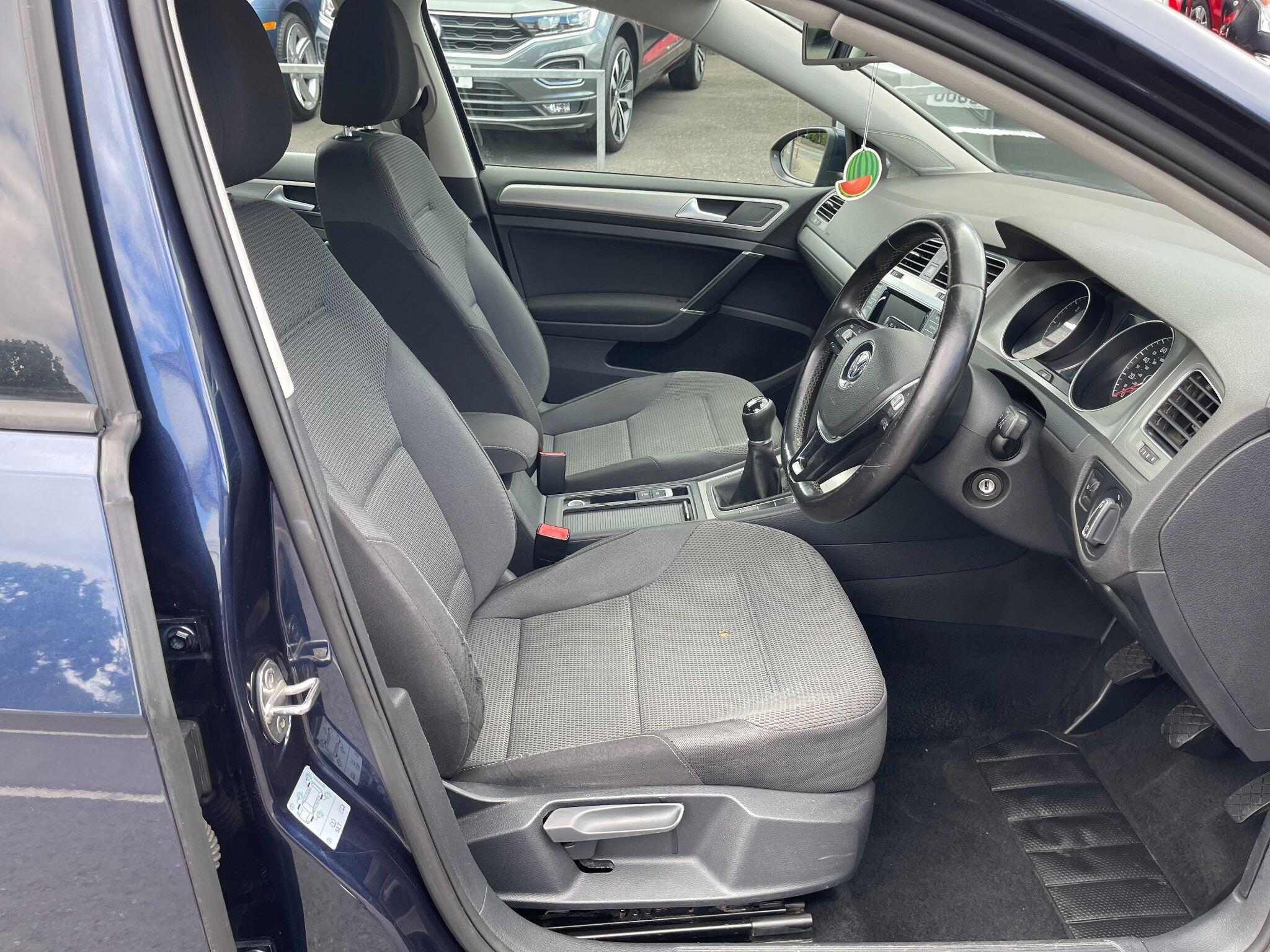 Volkswagen Golf view 19