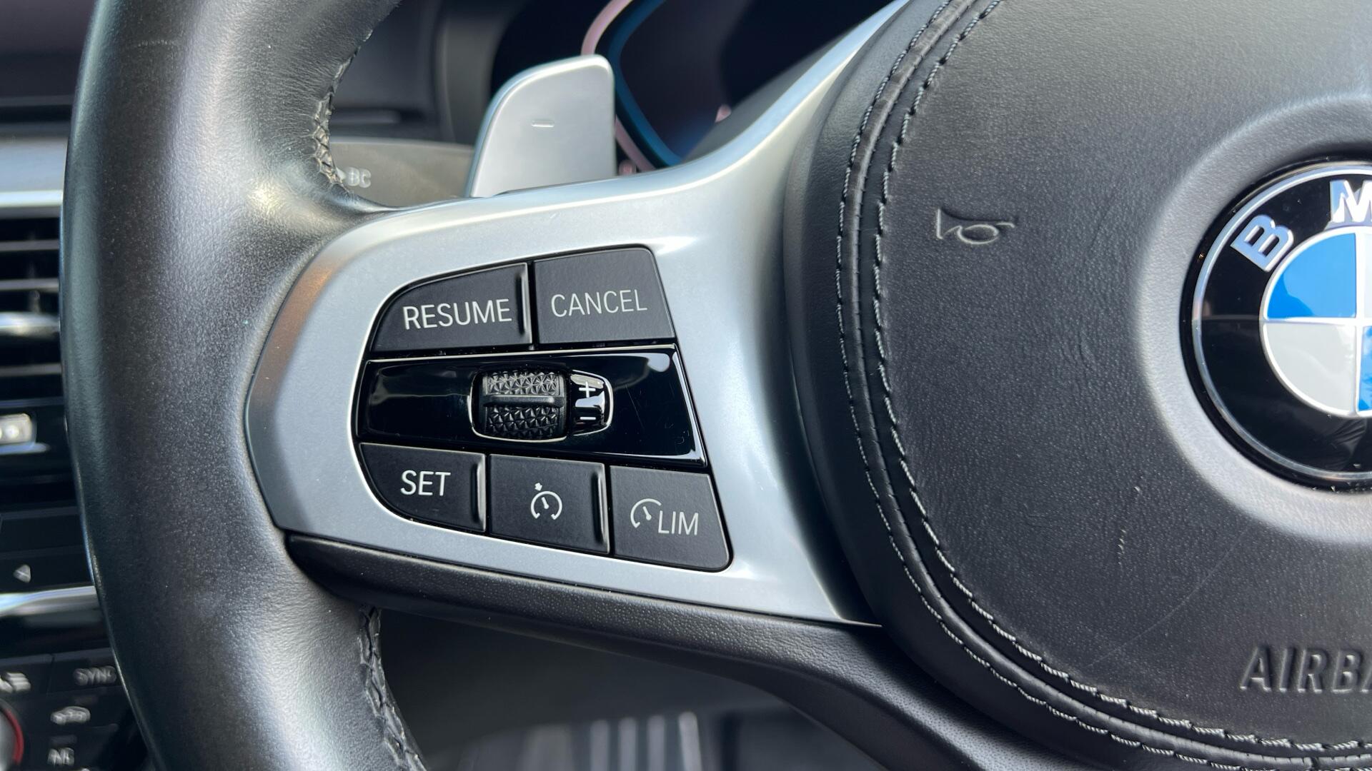 BMW 5 Series view 17