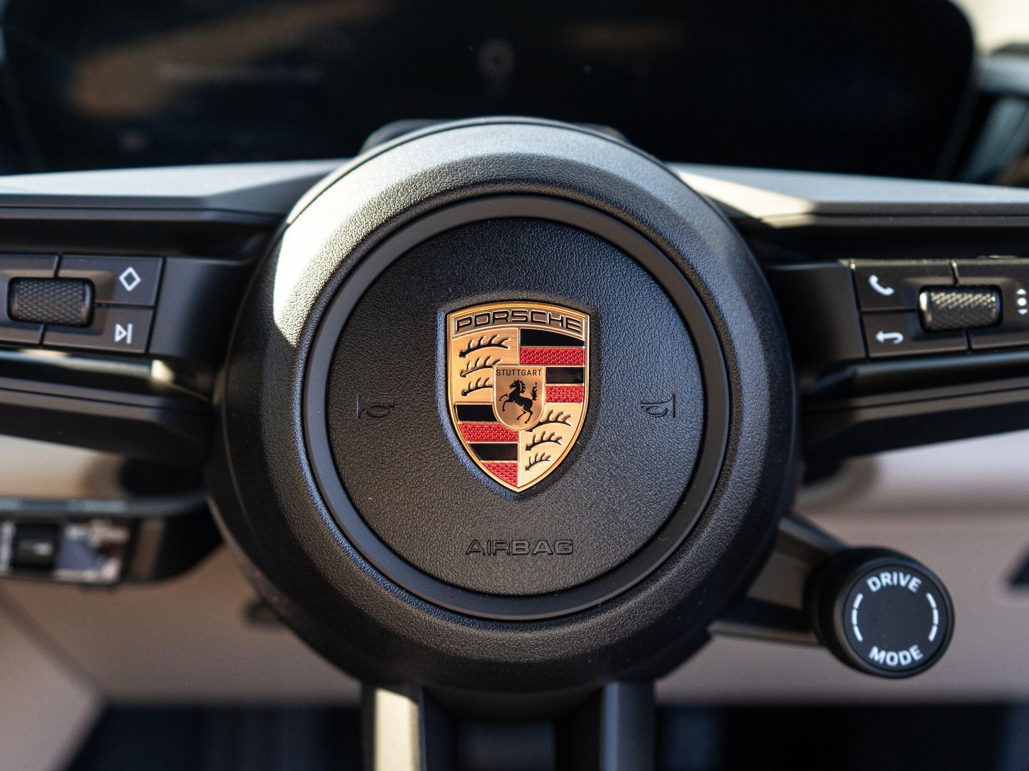 Porsche Macan view 28