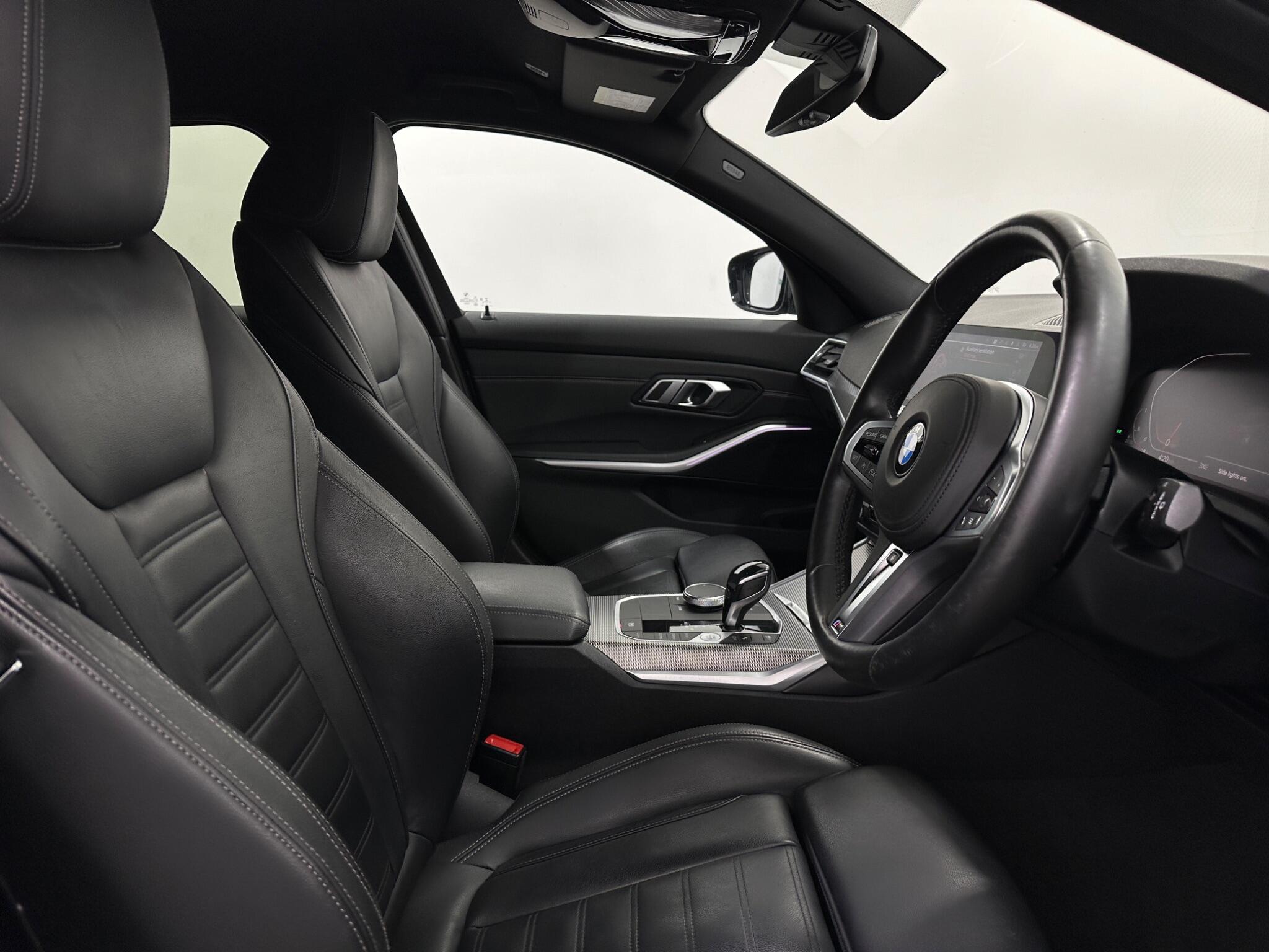 BMW 3 Series view 34