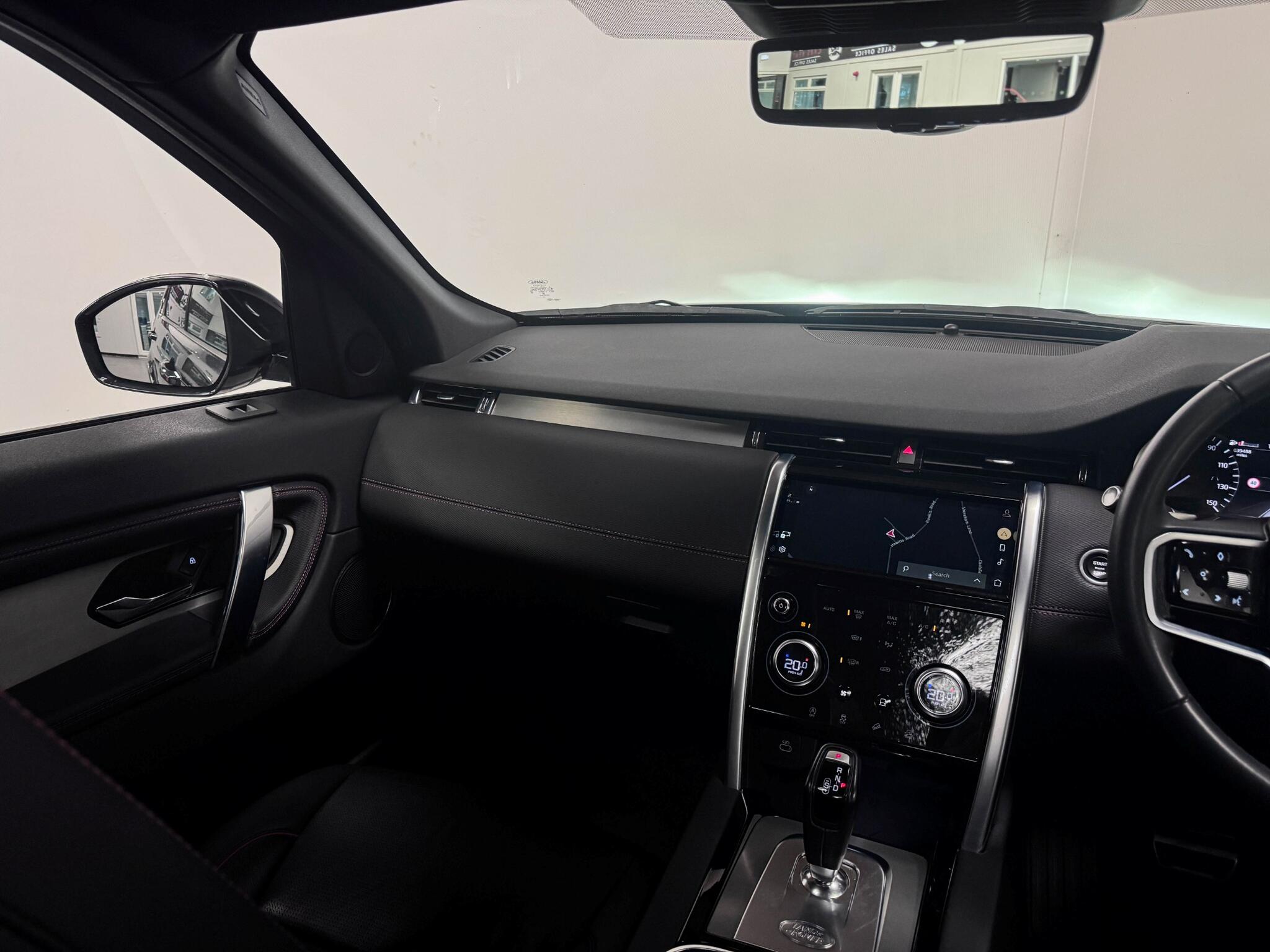 Land Rover Discovery Sport view 14