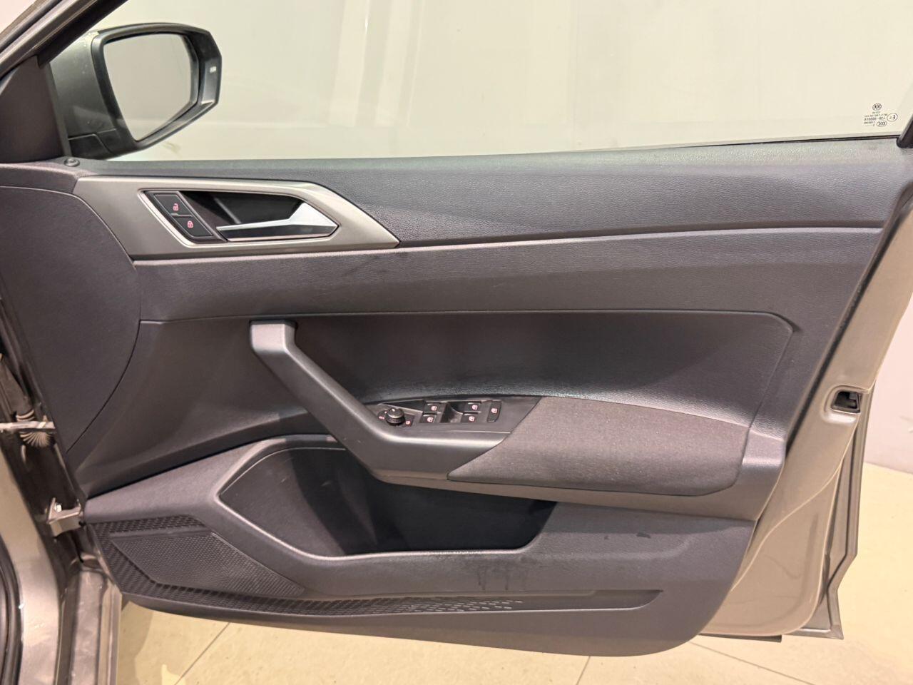 Volkswagen Polo view 20