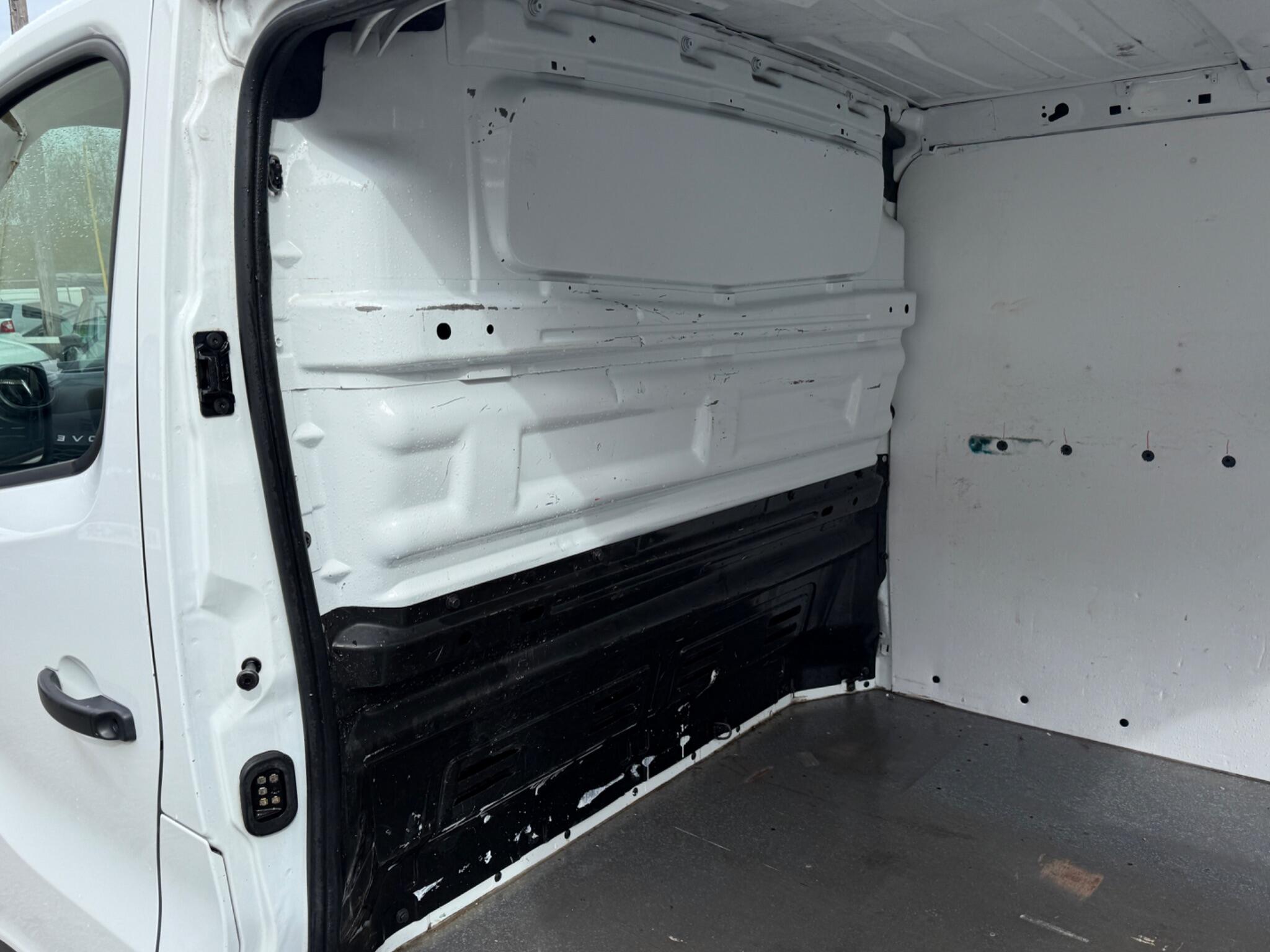 Vauxhall Vivaro - Image 37