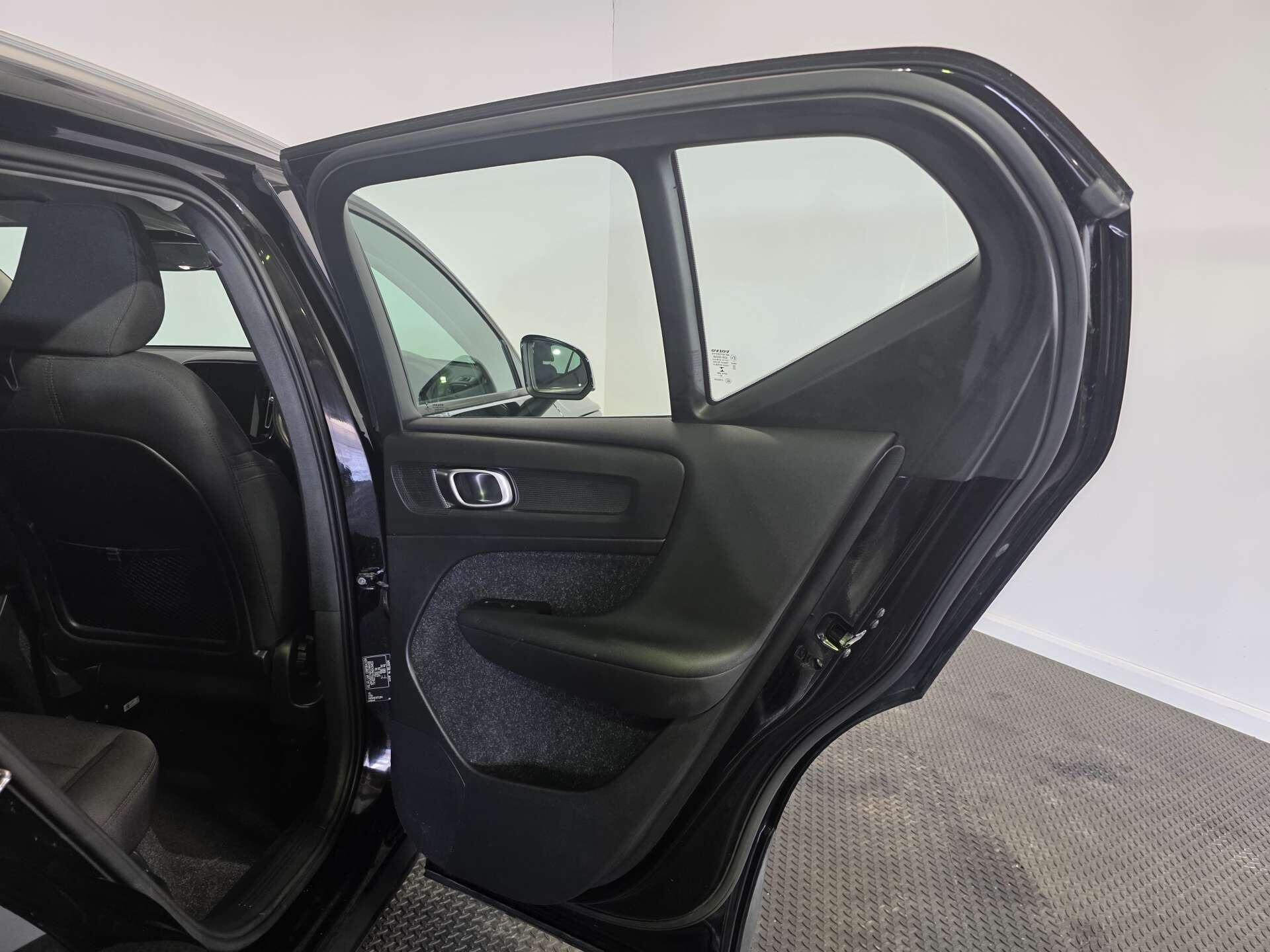Volvo XC40 view 28