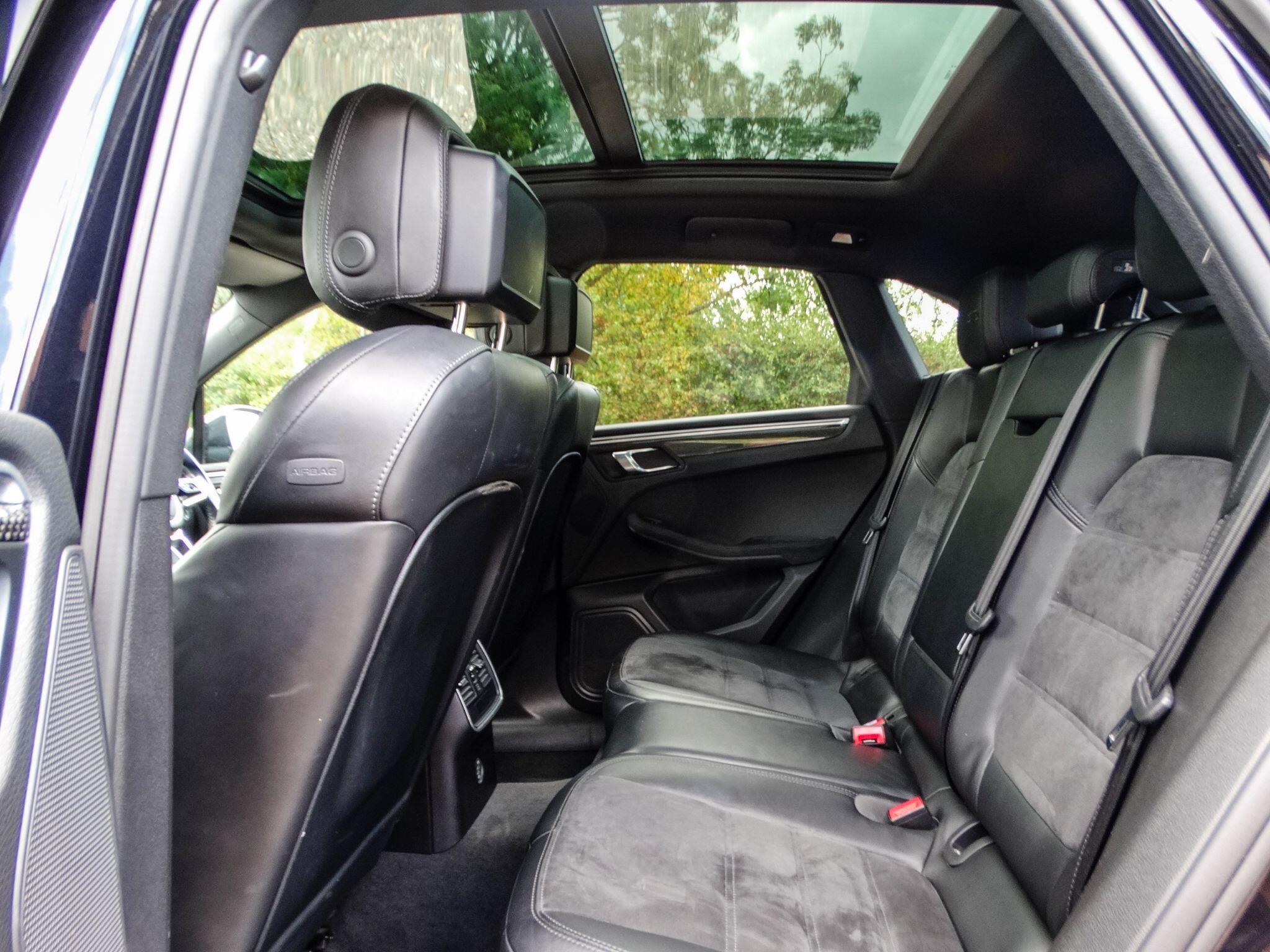 Porsche Macan view 13