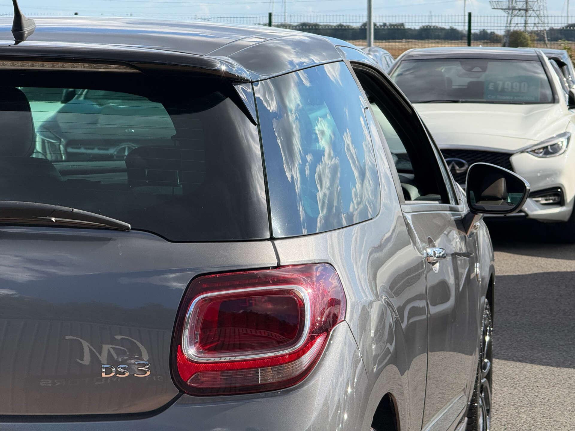 DS Automobiles DS 3 view 24