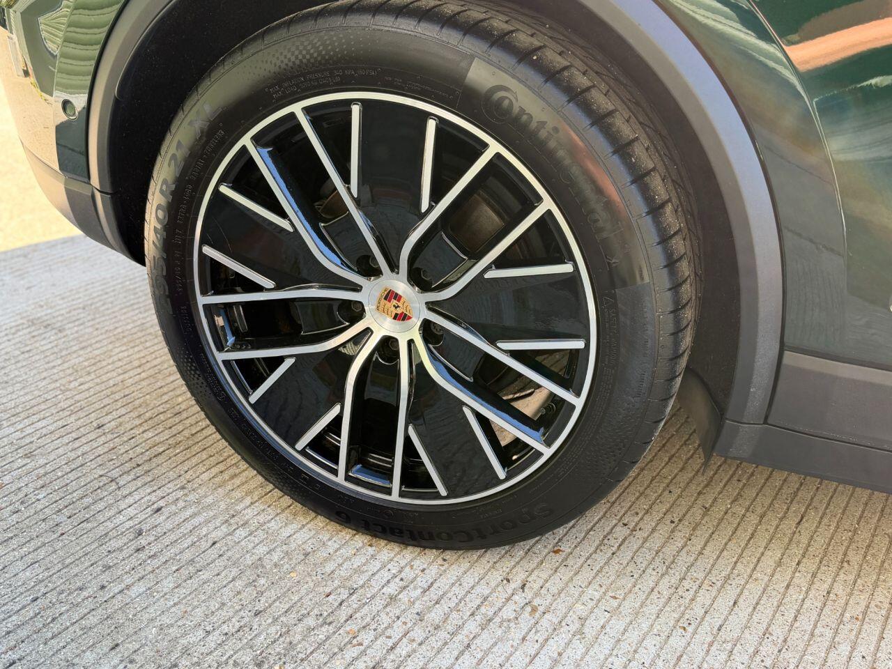 Porsche Macan view 11
