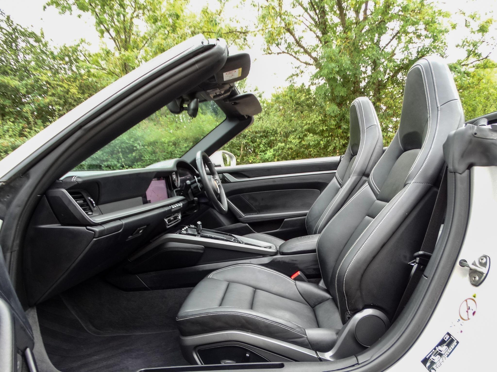 Porsche 911 view 3