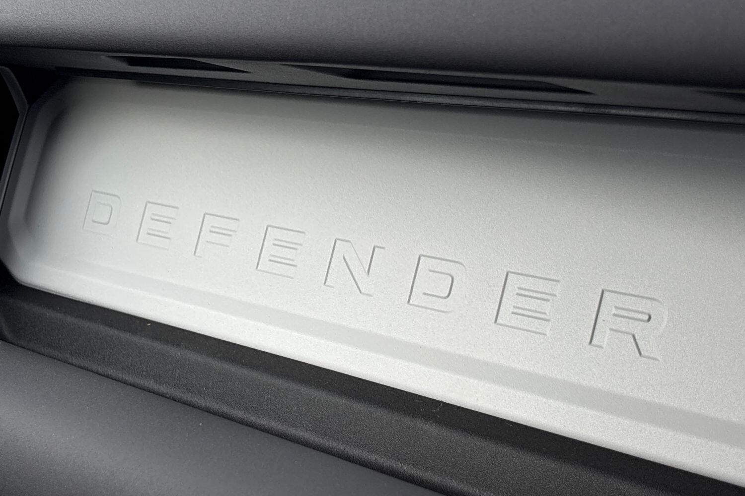 Land Rover Defender view 38