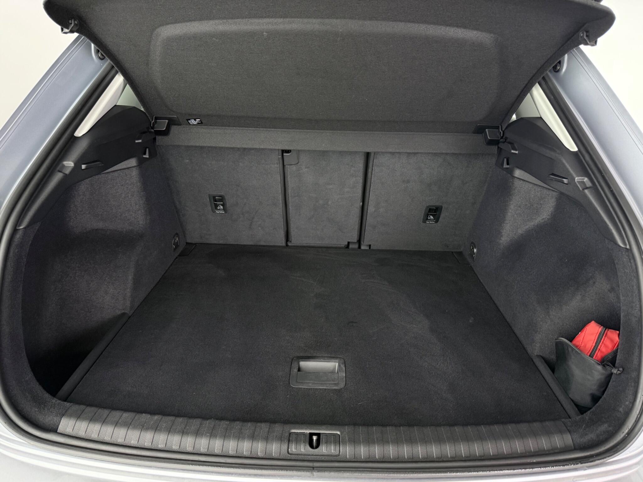 Audi Q3 view 10