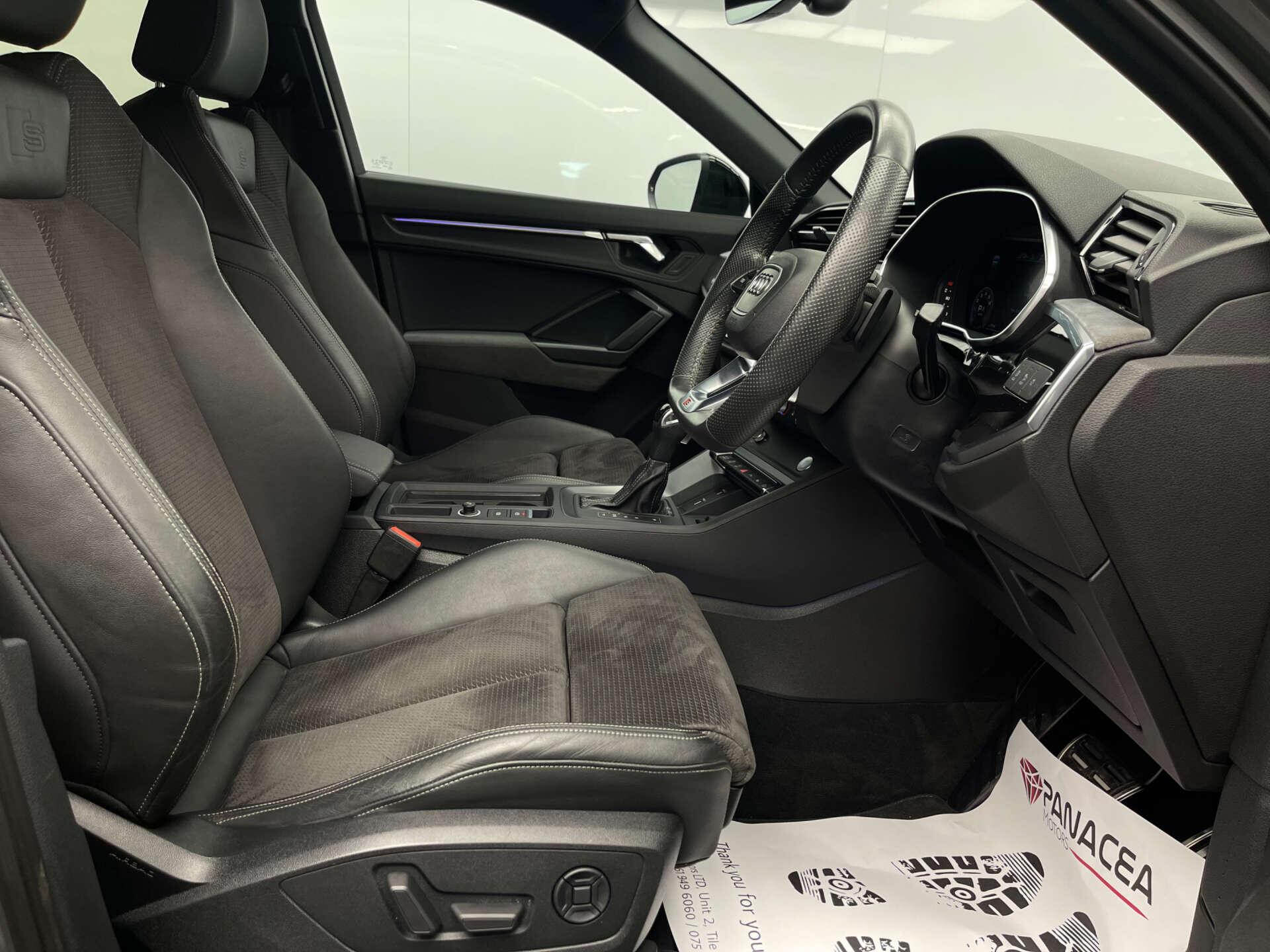 Audi Q3 view 14