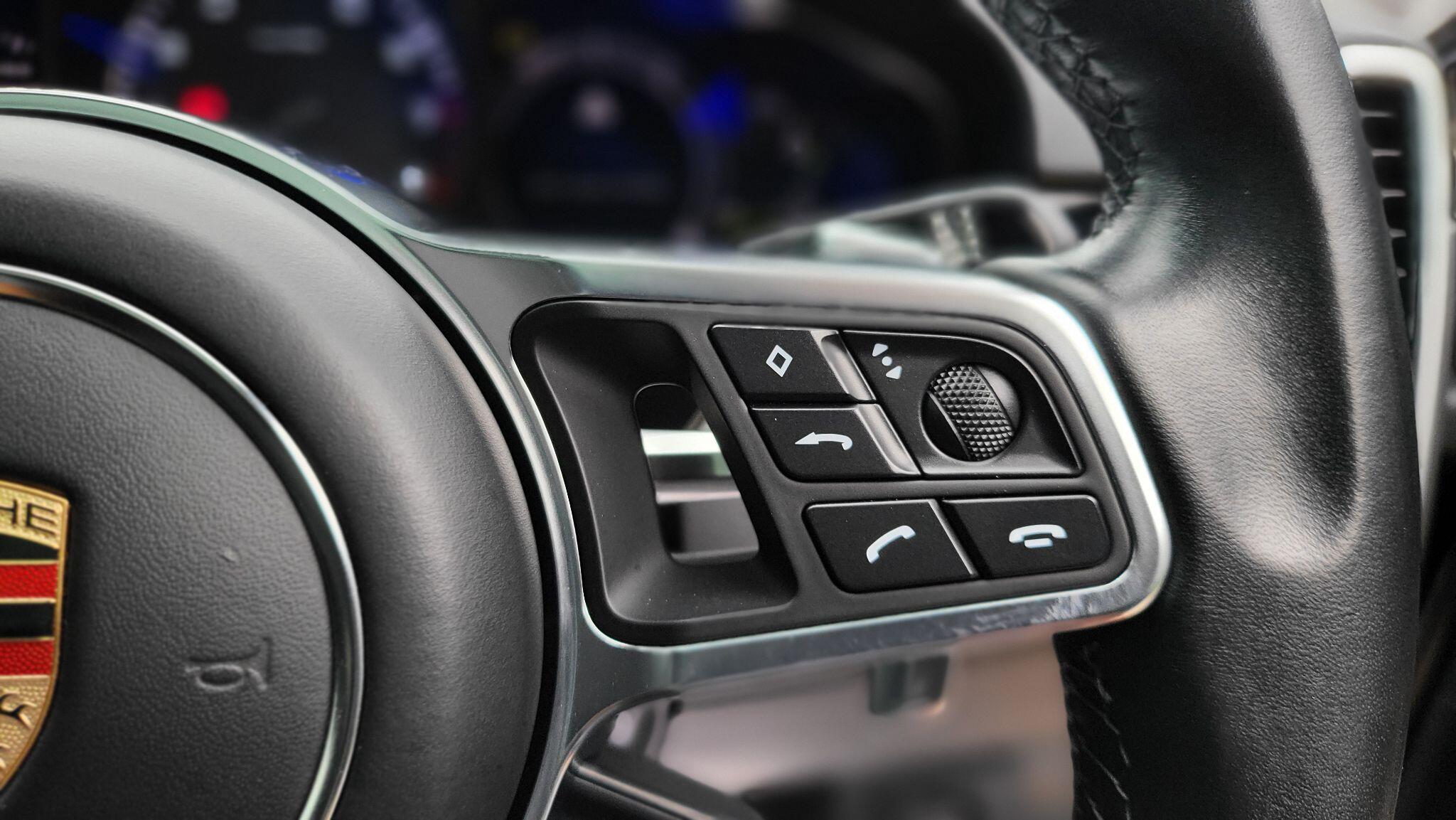 Porsche Cayenne view 16