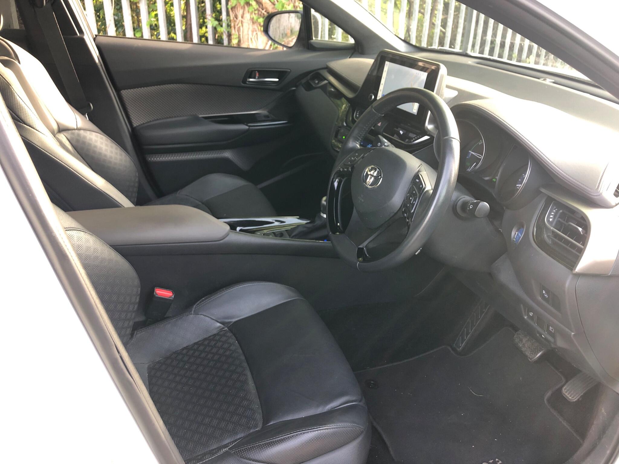 Toyota C-HR view 15