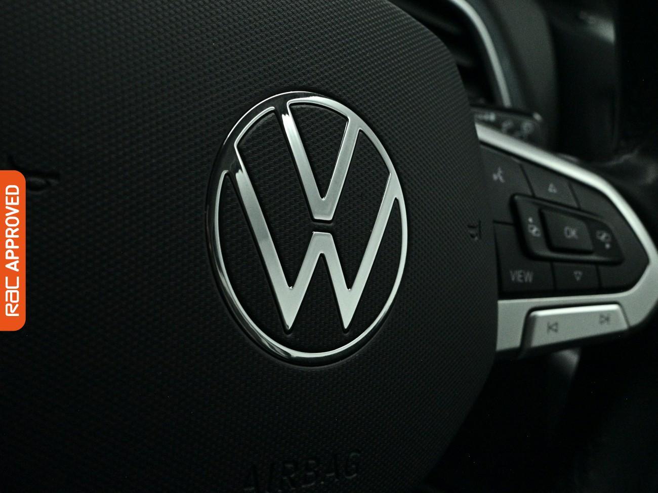 Volkswagen T-Roc view 22