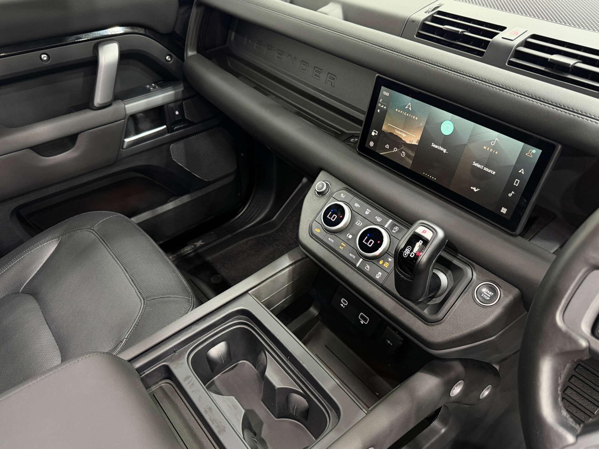 Land Rover Defender view 43