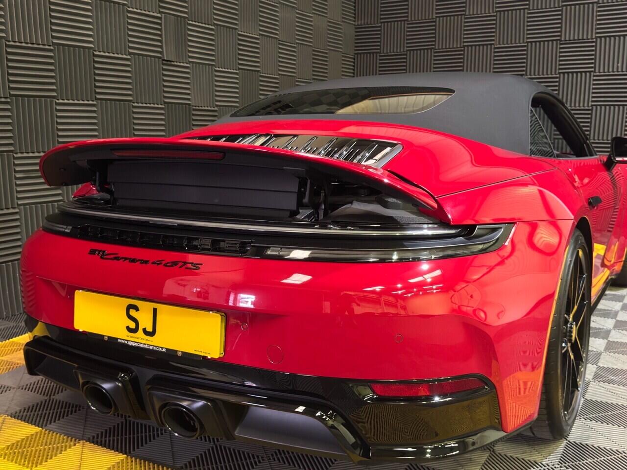 Porsche 911 view 6