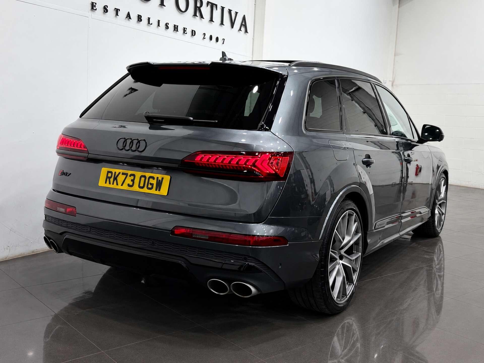 Audi SQ7 view 5