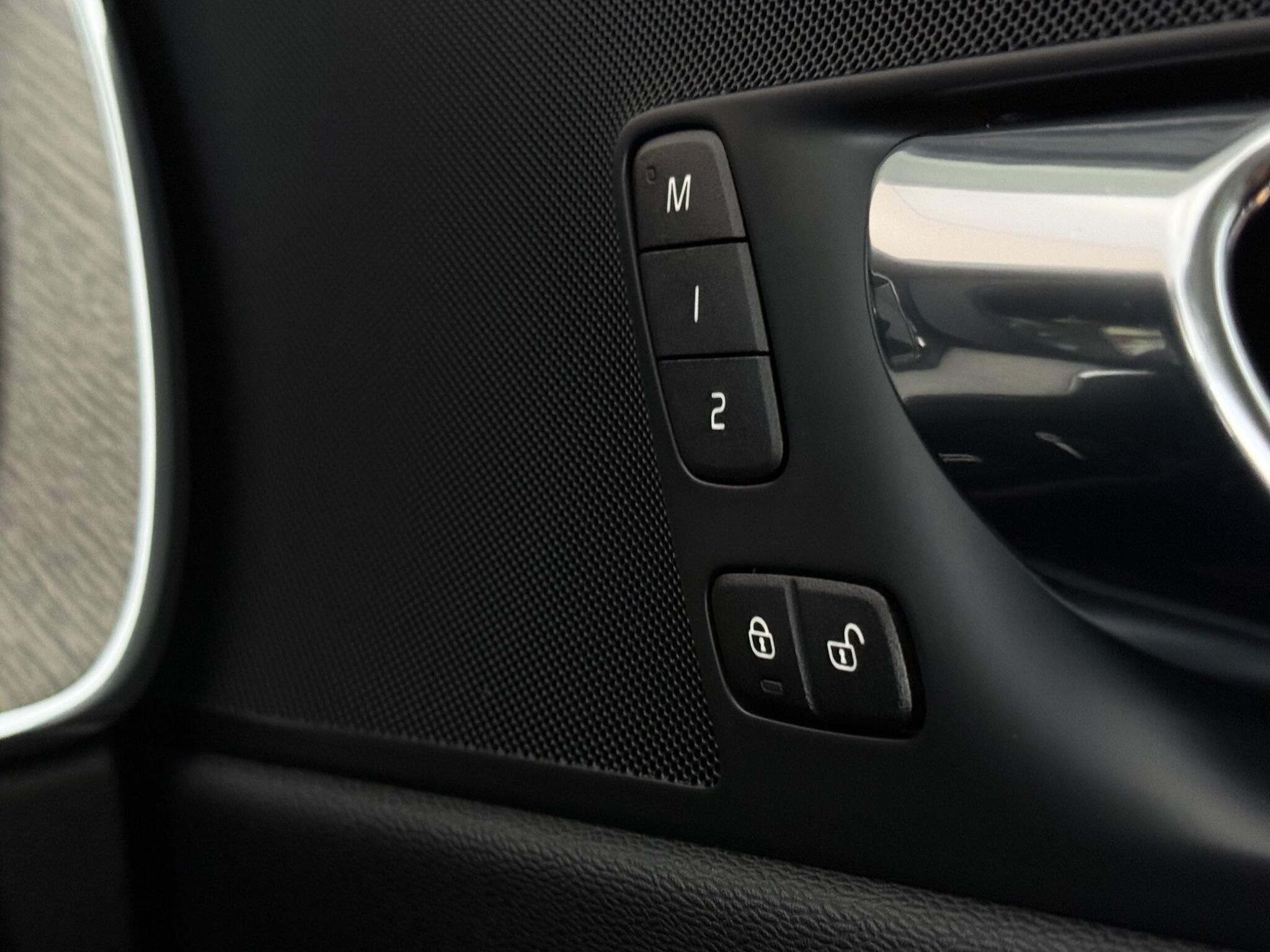 Volvo XC60 view 19