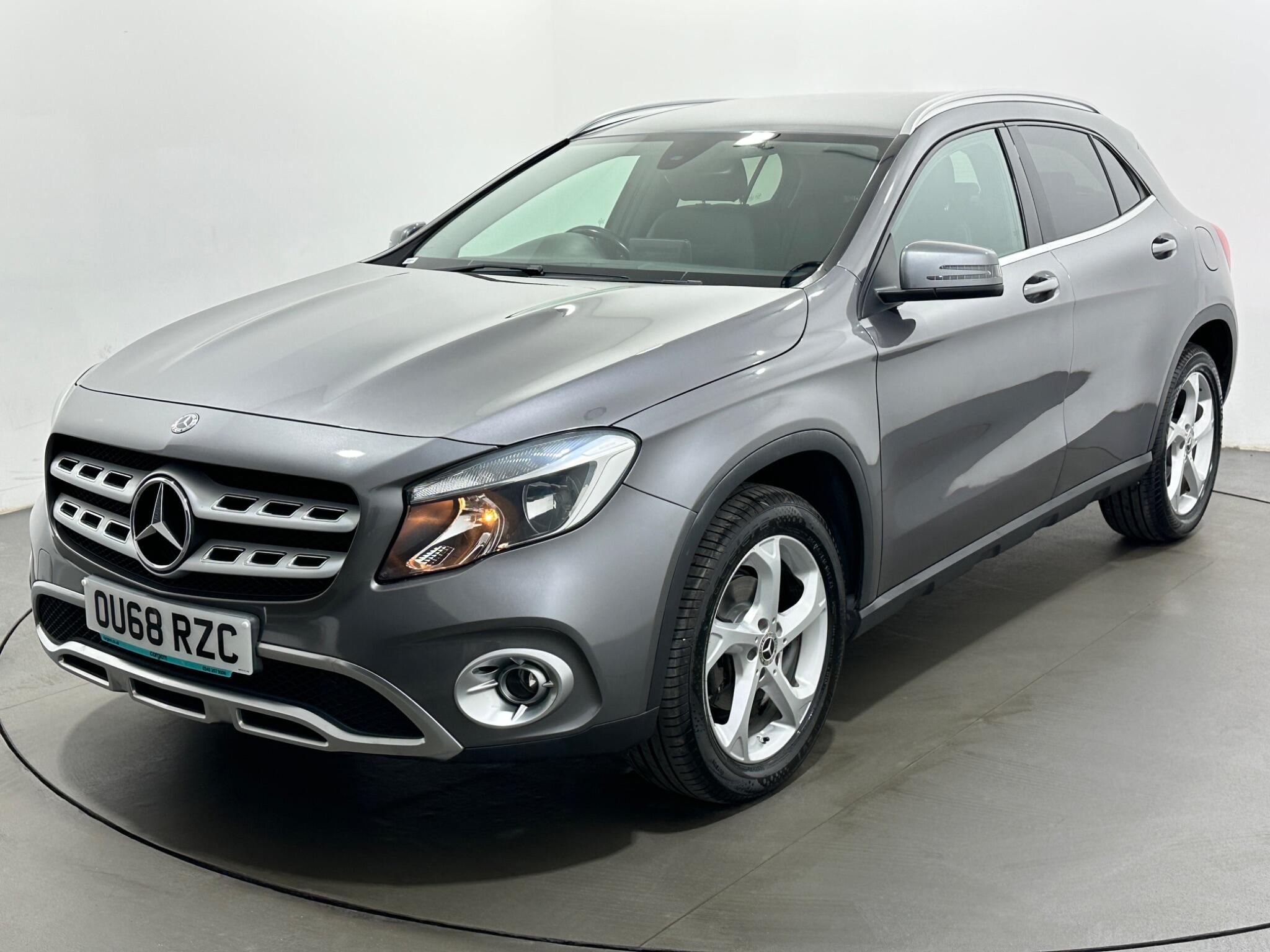Mercedes-Benz Gla view 55