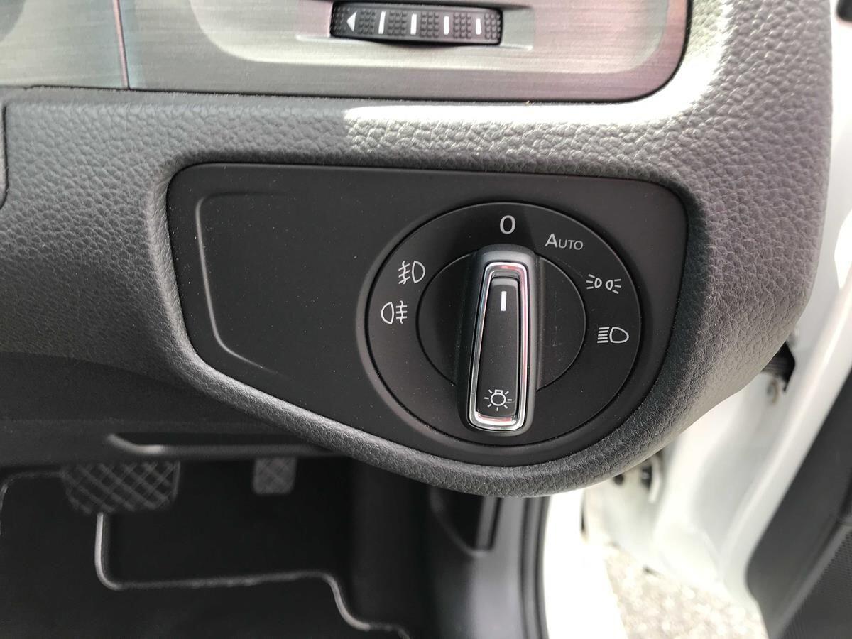 Volkswagen Golf view 17