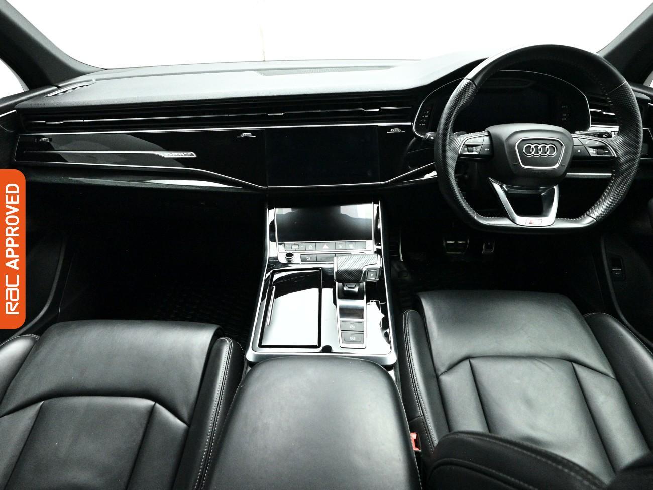 Audi Q7 view 2