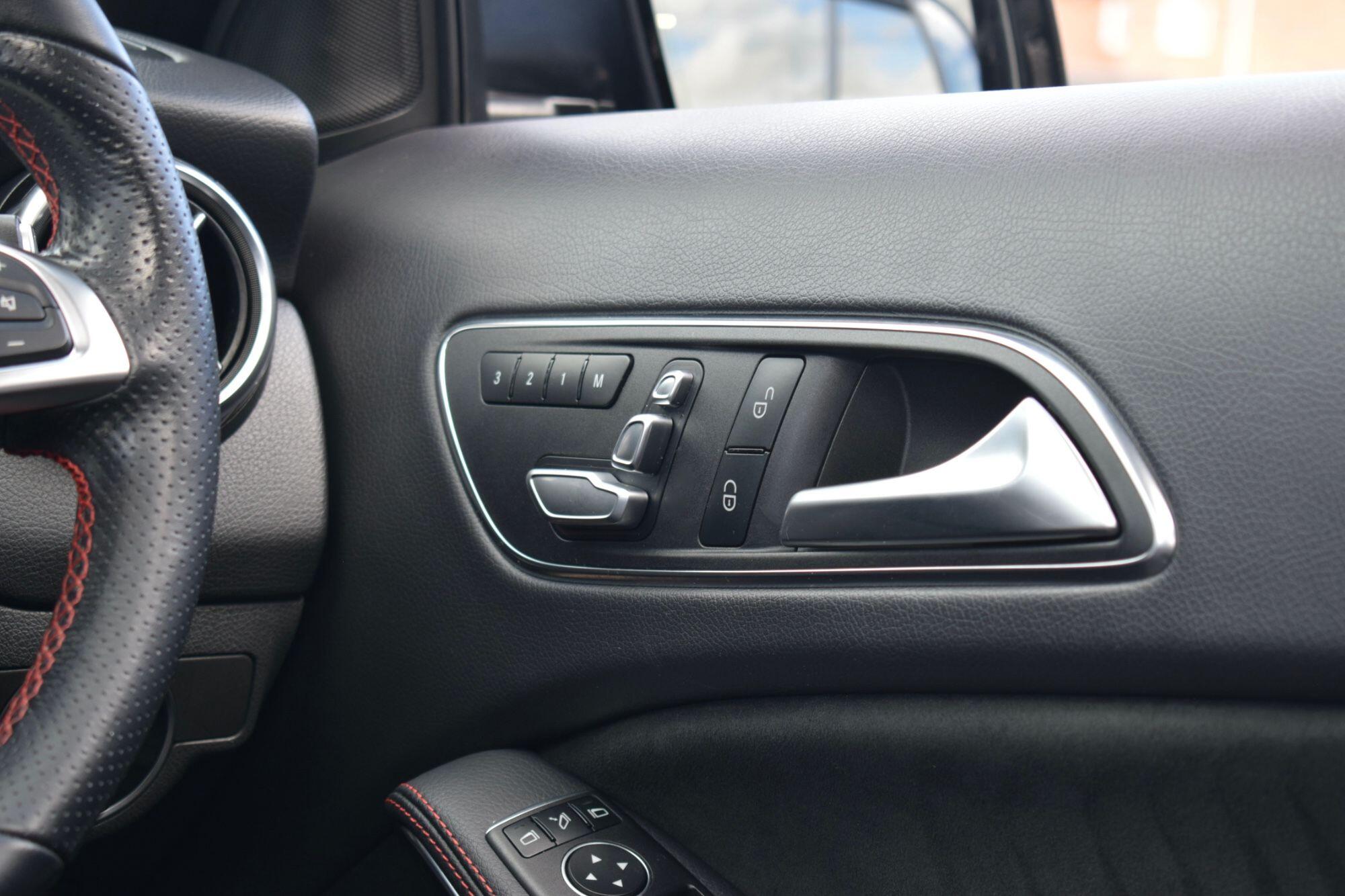 Mercedes-Benz GLA view 25
