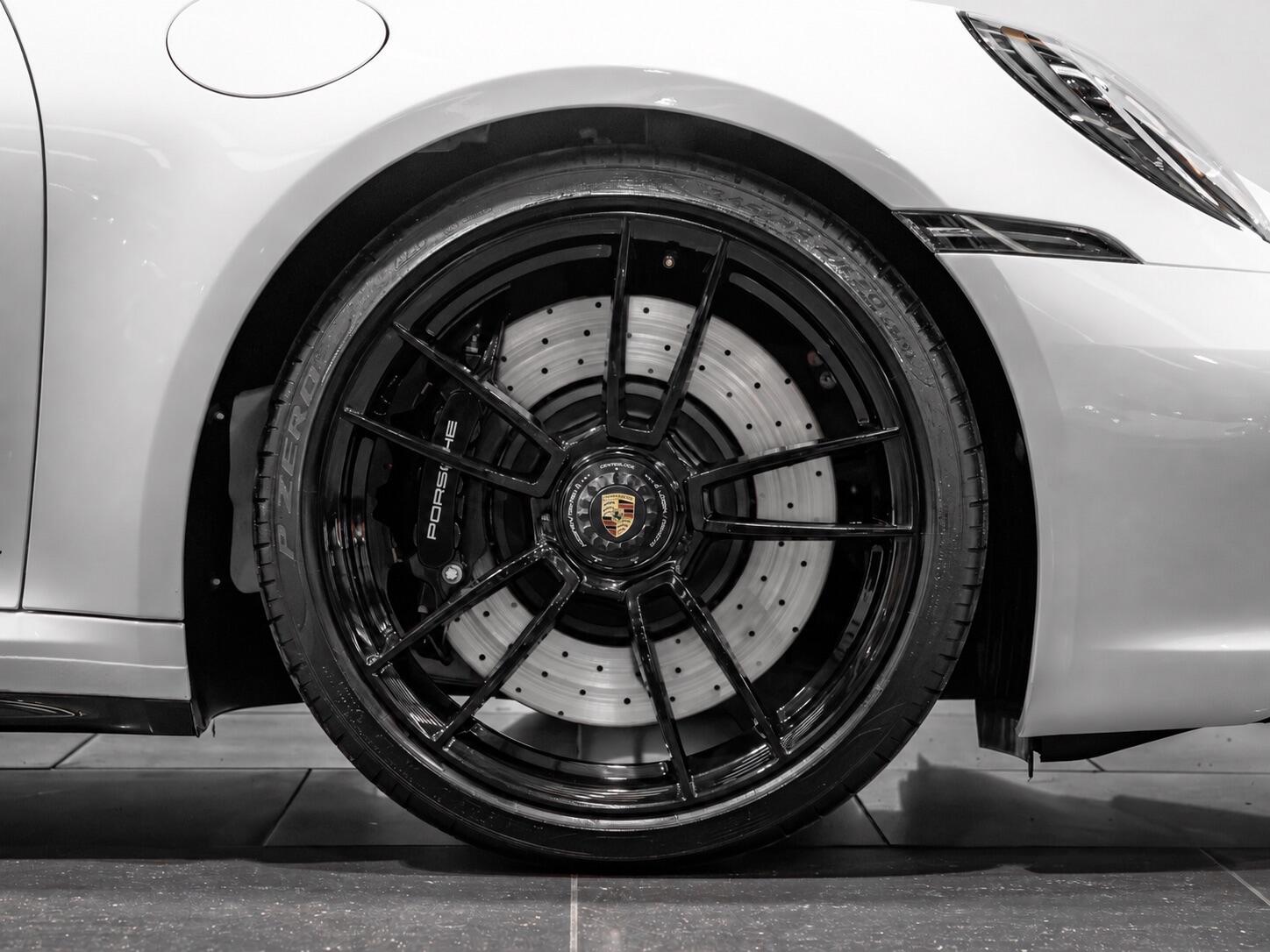 Porsche 911 view 3