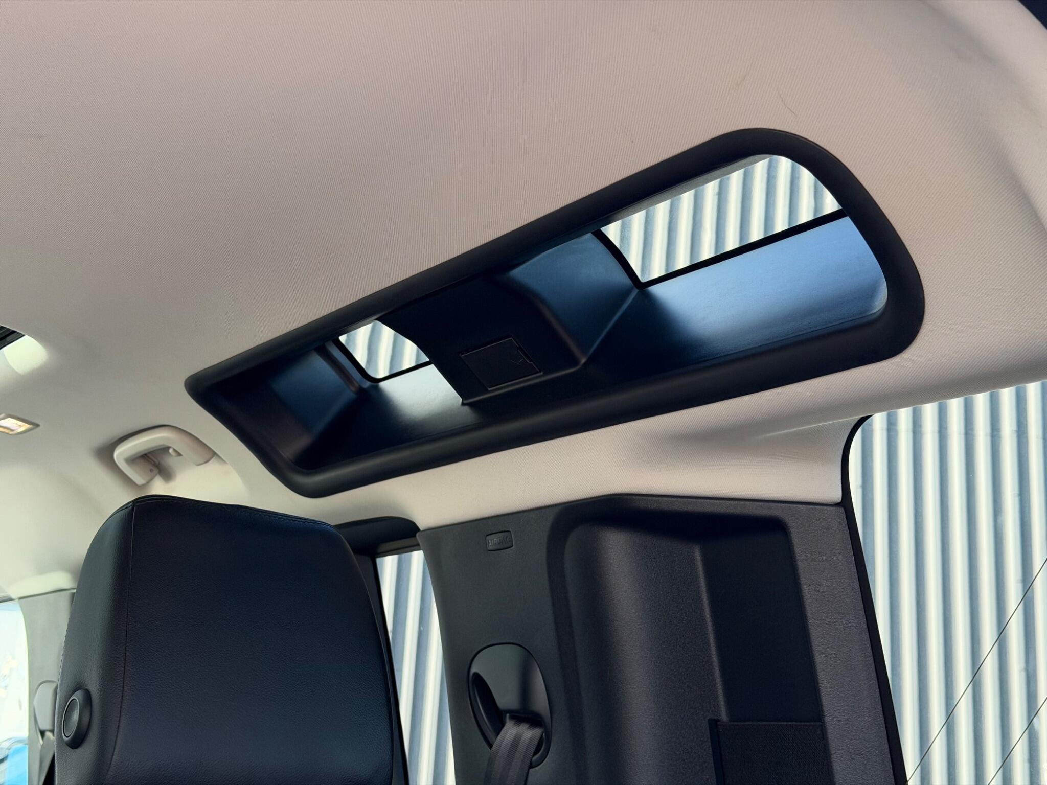 Land Rover Defender view 30