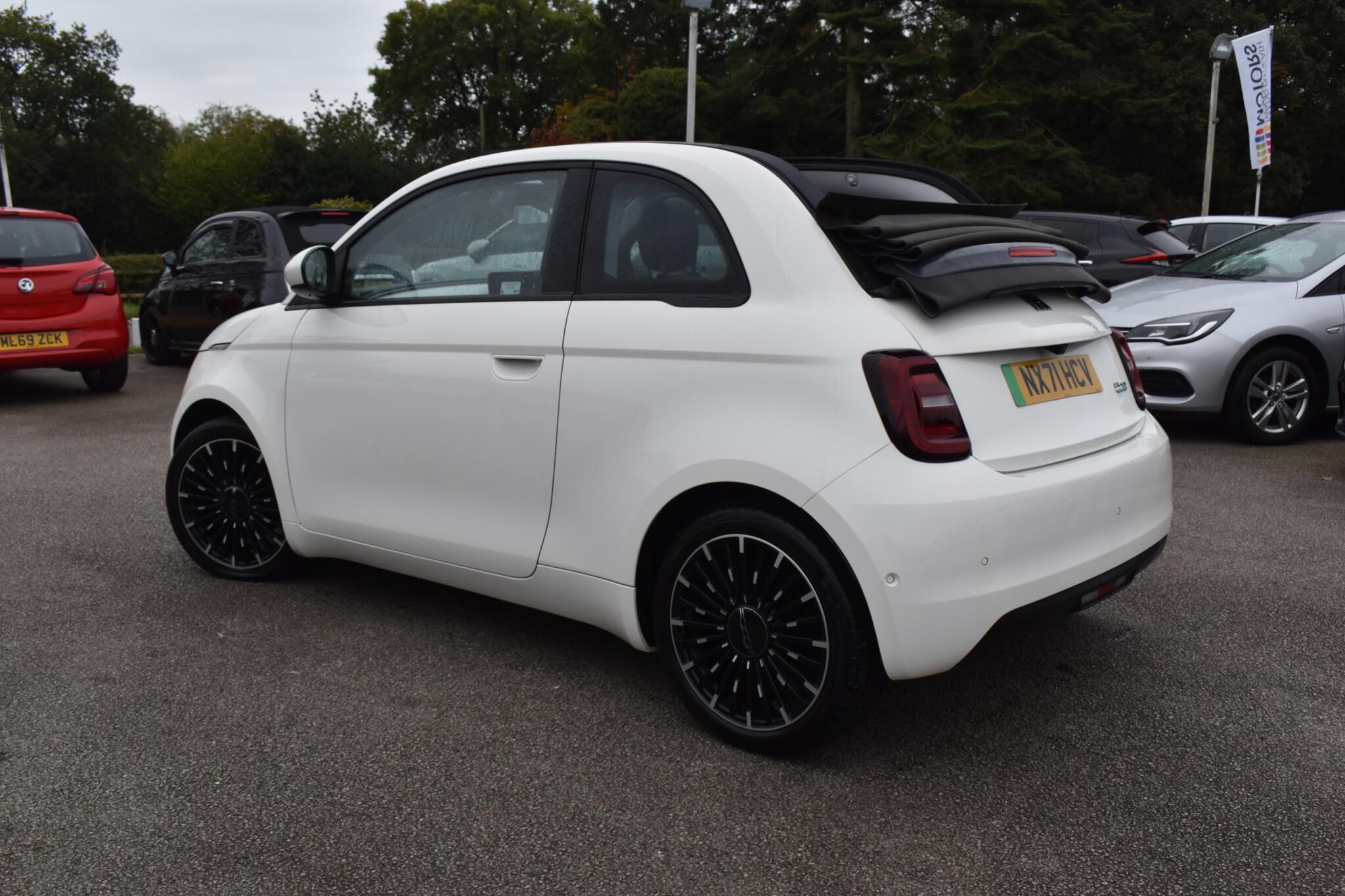 500e C - 42kWh Icon Auto 2dr - Image 6